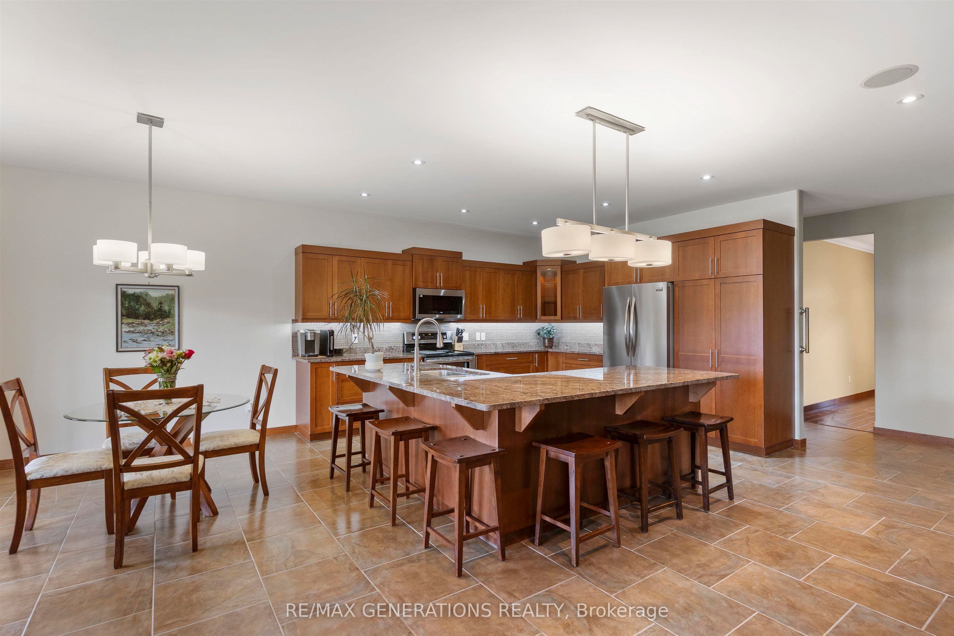 1106 MAHOGANY Place, Thunder Bay, ON P7K 0A3 photo 5