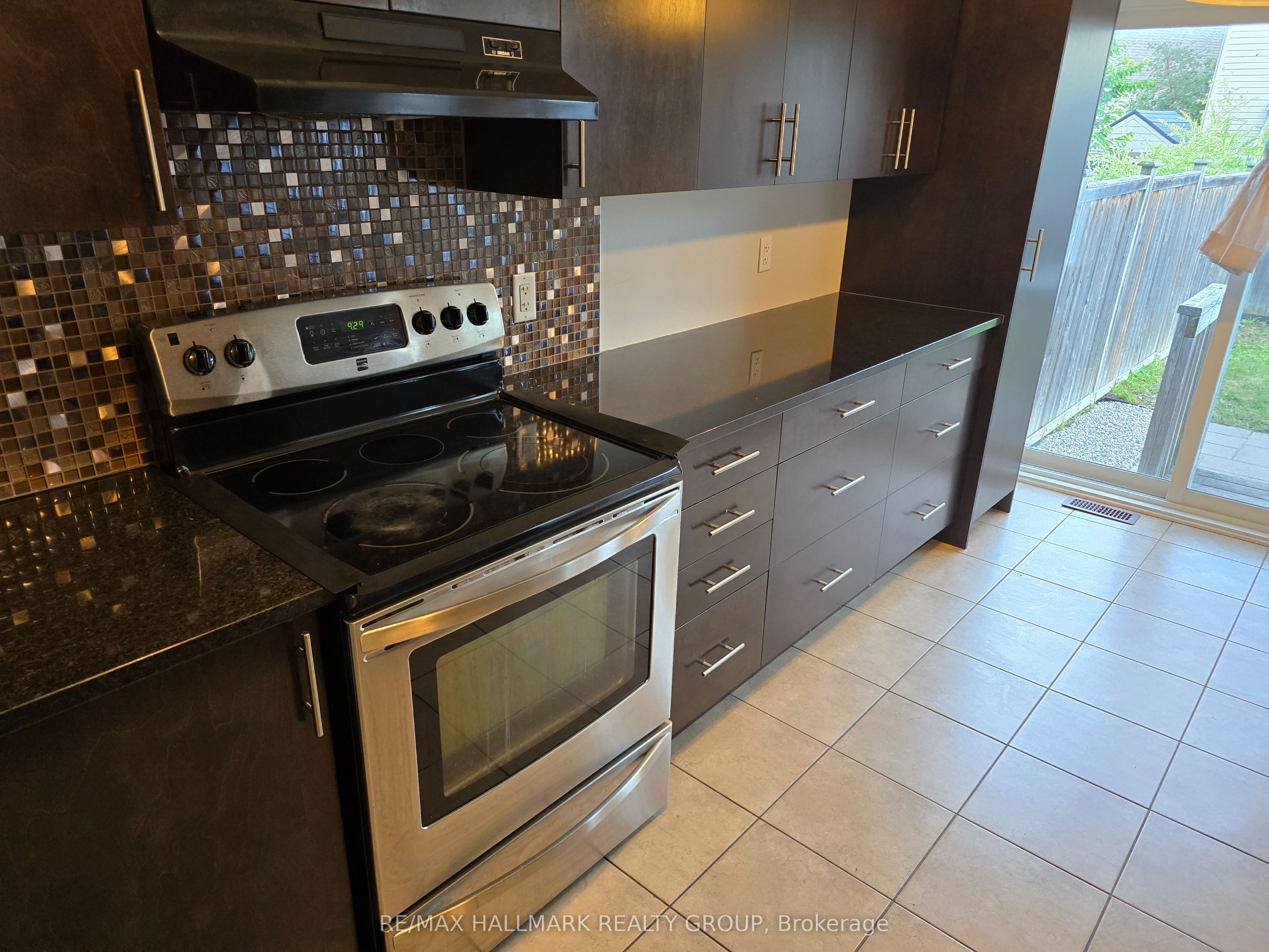 223 Livery Street, Kanata, ON K2V 0A4 photo 2