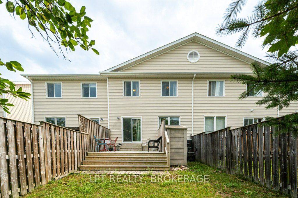 1559 Crimson Crescent, Kingston, ON K7P 0H4 photo 2