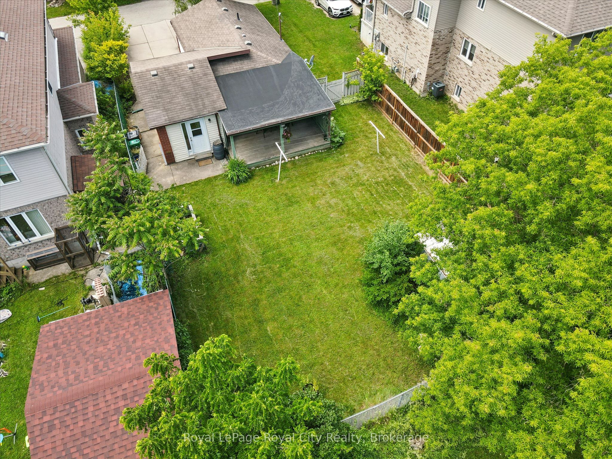 10 Macville Avenue, Kitchener, ON N2K 1T1