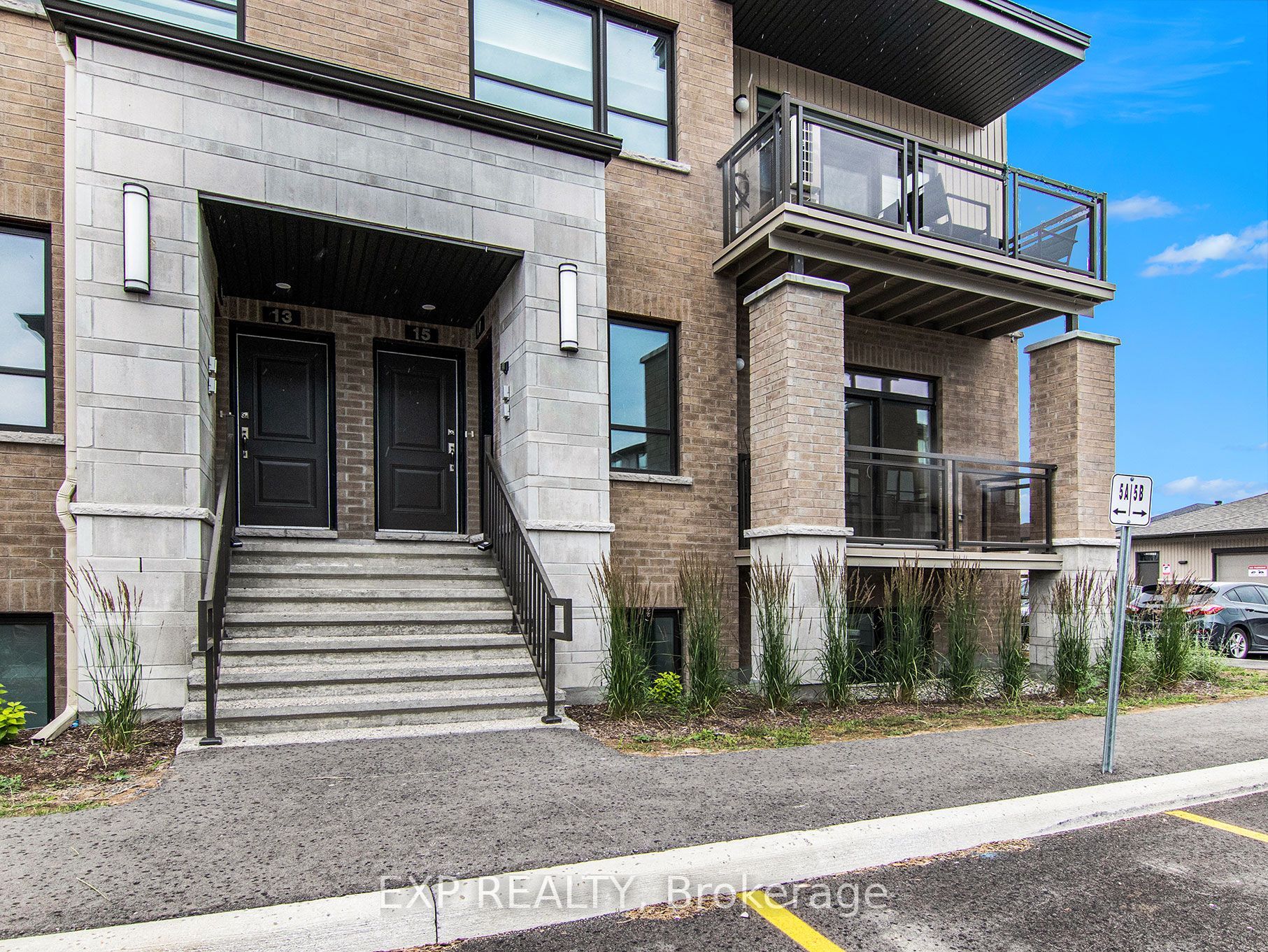 17 Carabiner Private, Orleans - Convent Glen and Area, ON K1W 0L7