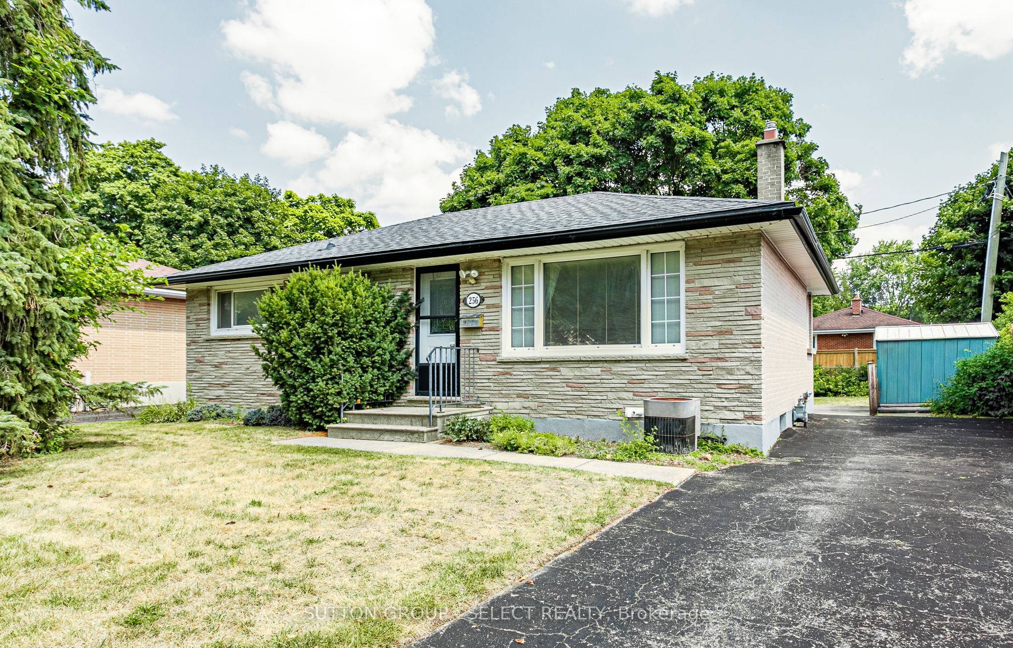 256 Tweedsmuir Avenue, London East, ON N5W 1L3 photo 2