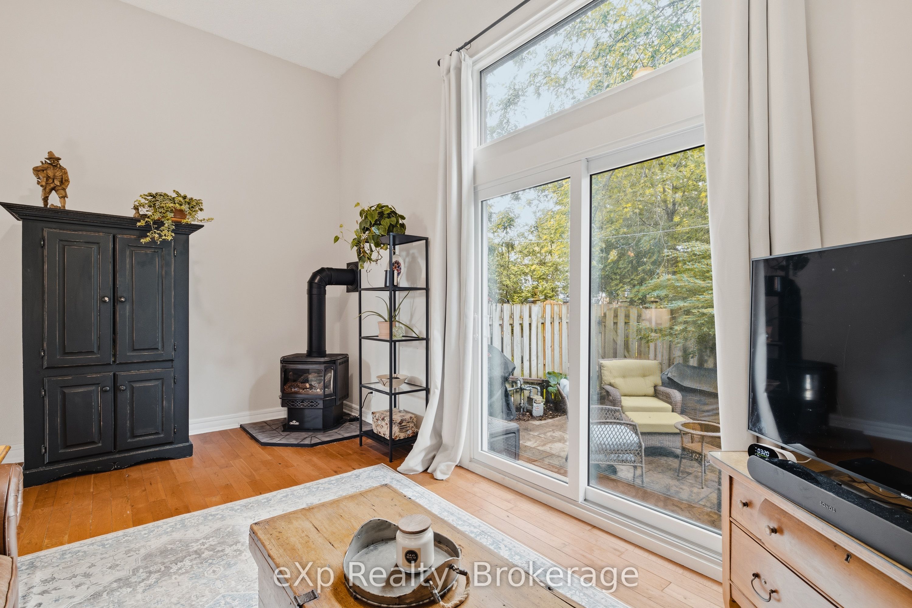 2 Worton Avenue 4, Guelph, ON N1H 7C5 photo 3