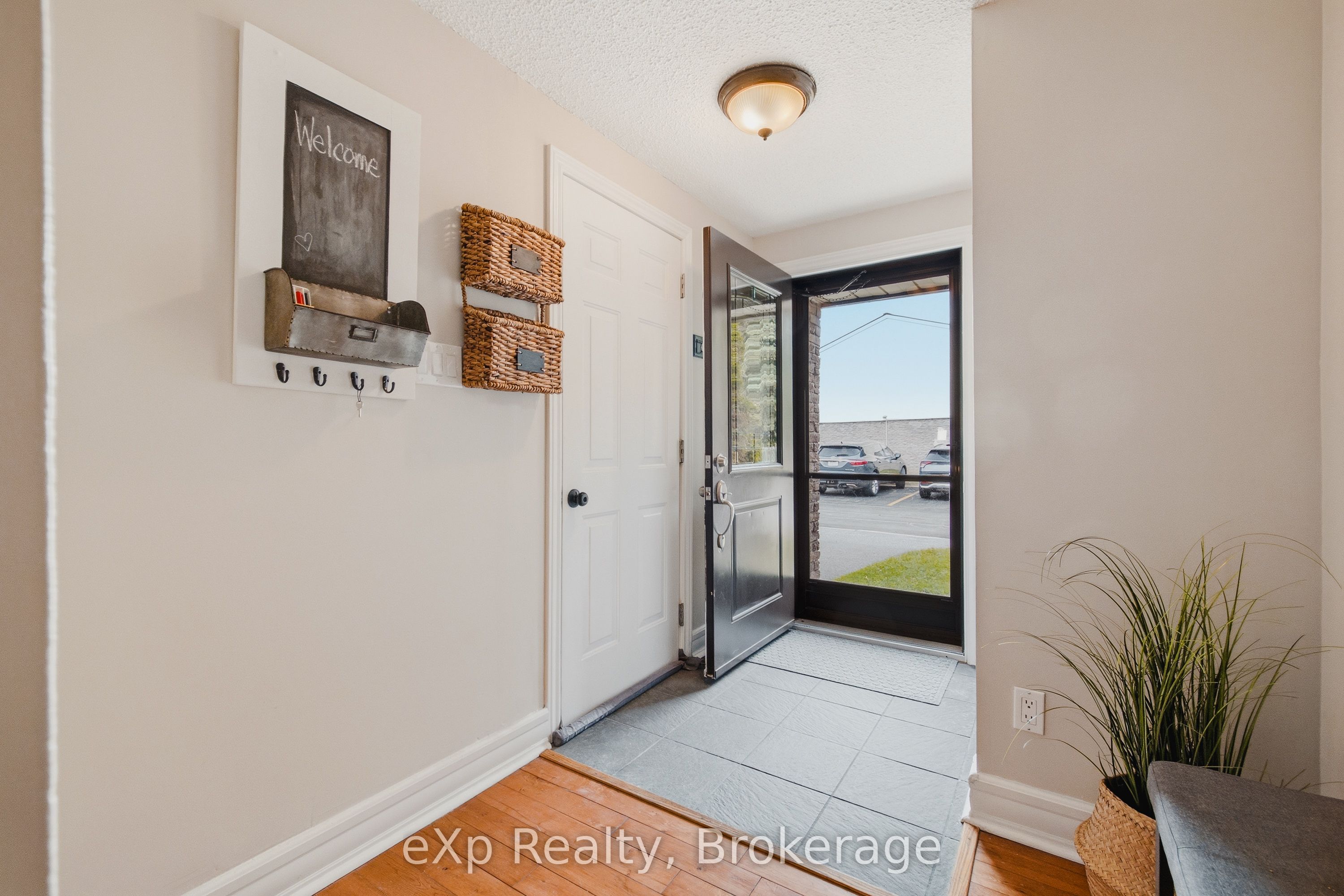 2 Worton Avenue 4, Guelph, ON N1H 7C5 photo 4