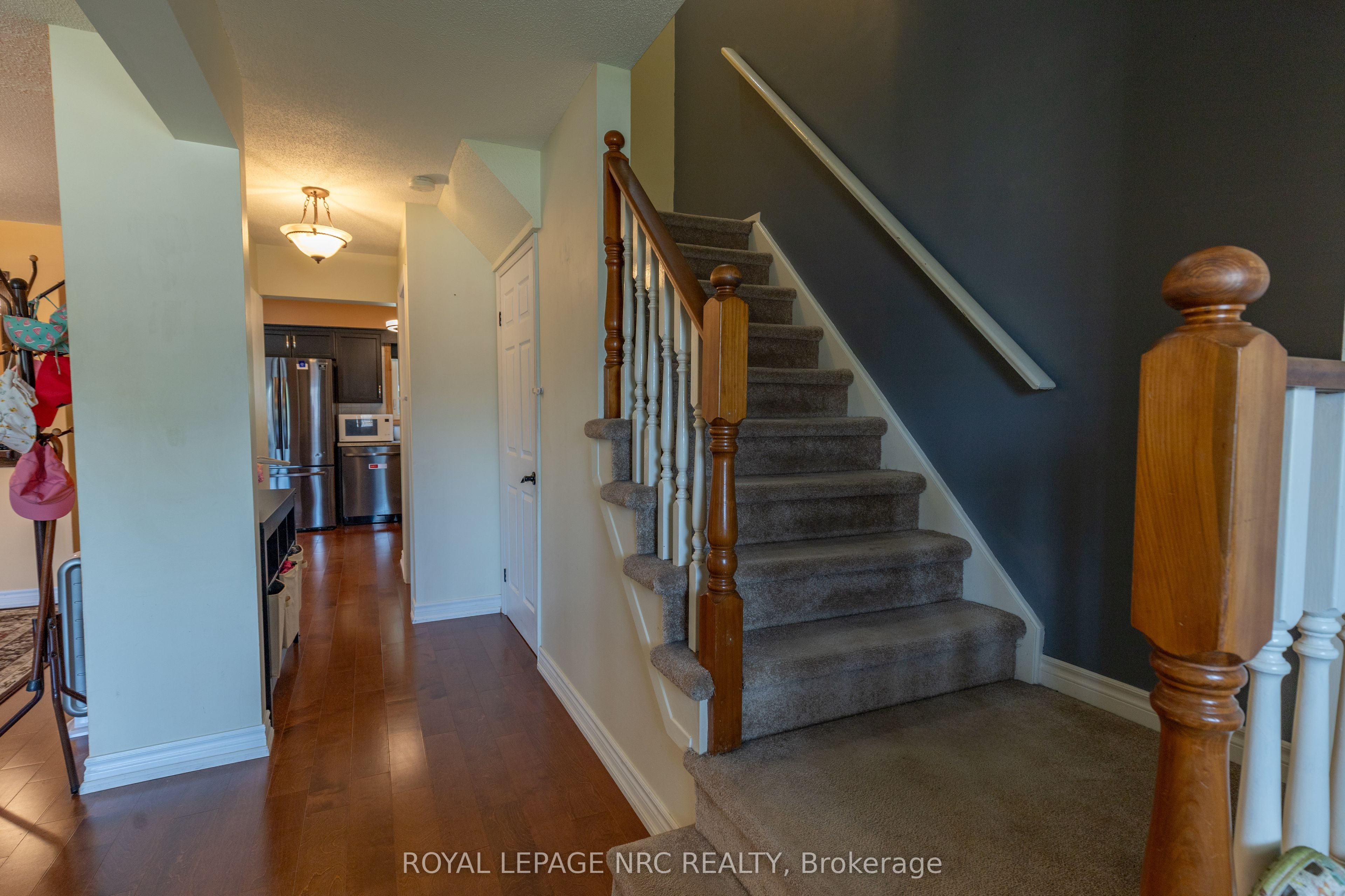 215 Windsor Street, Welland, ON L3C 7E4 photo 4