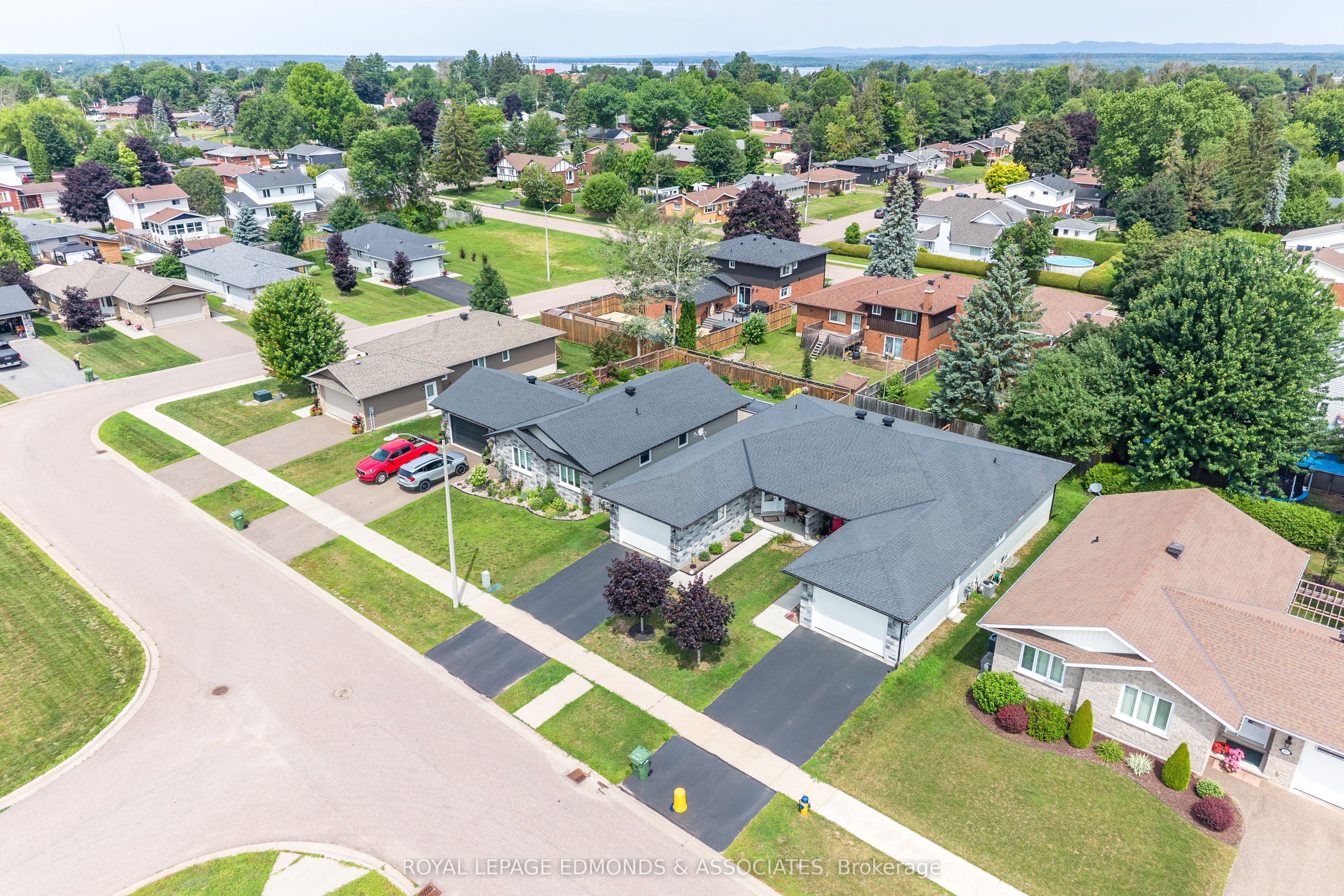 375 Patricia Avenue, Pembroke, ON K8A 0E6 photo 5