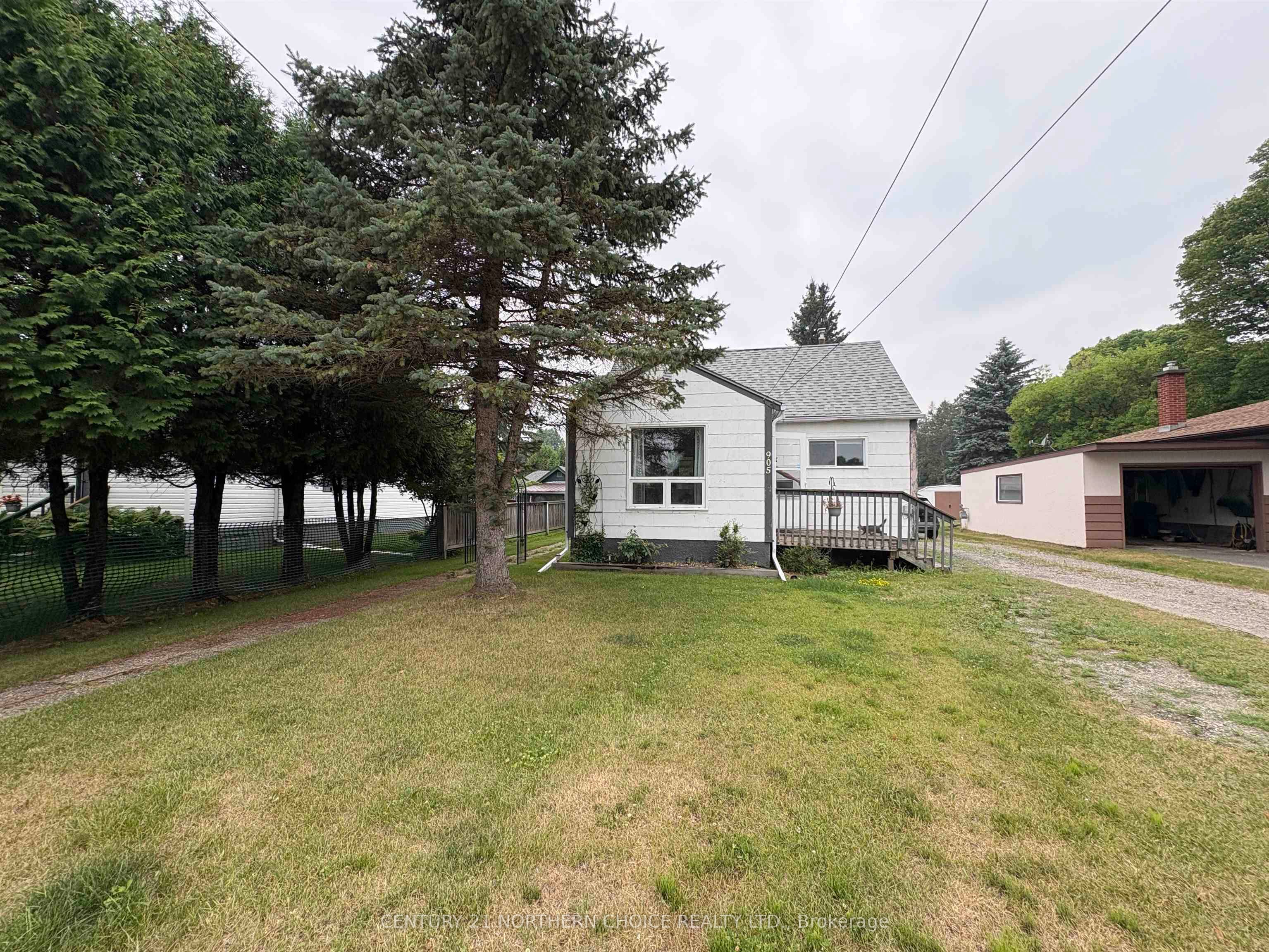 905 Portage Avenue N, Fort Frances, ON P9A 2A9 photo 2