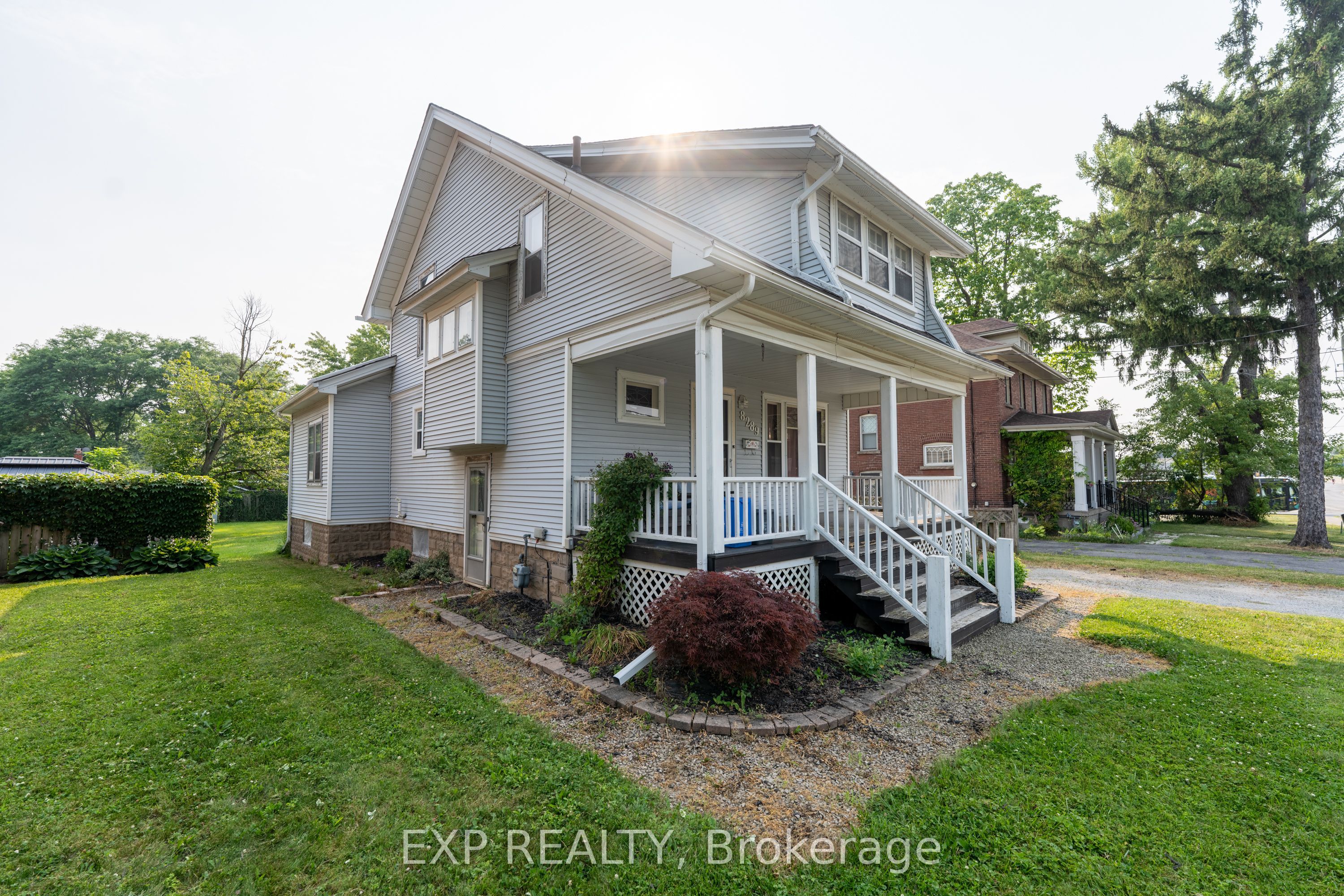 8289 Willoughby Drive, Niagara Falls, ON L2G 6X4 photo 2