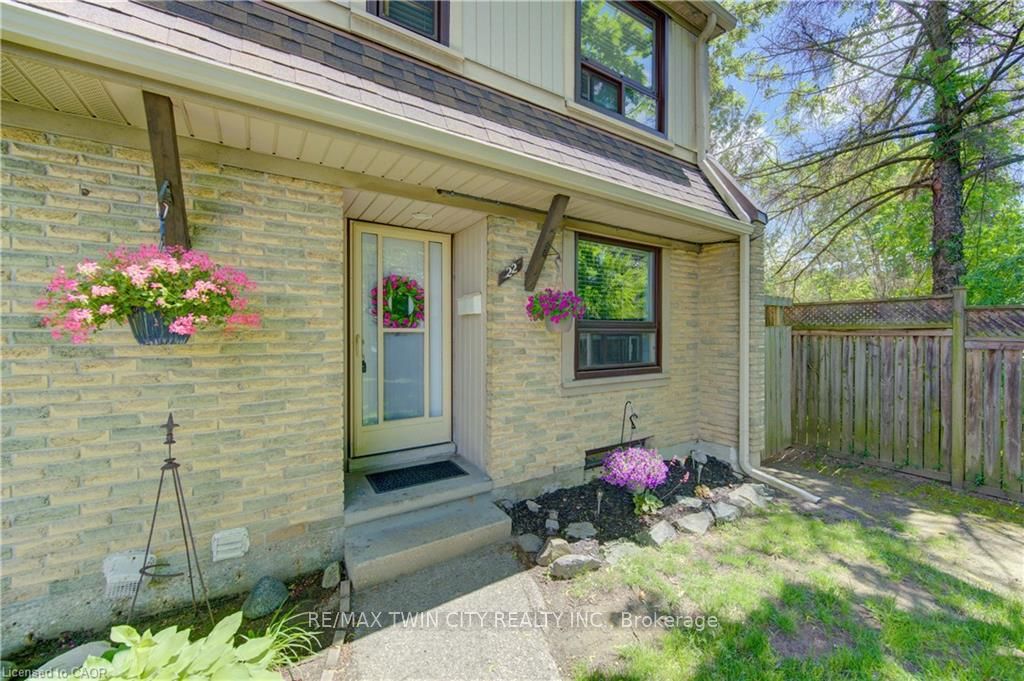 280 THALER Avenue 22, Kitchener, ON N2A 1R6 photo 3