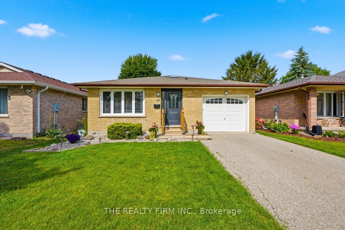 43 Clara Crescent, London South, ON N6E 3G3