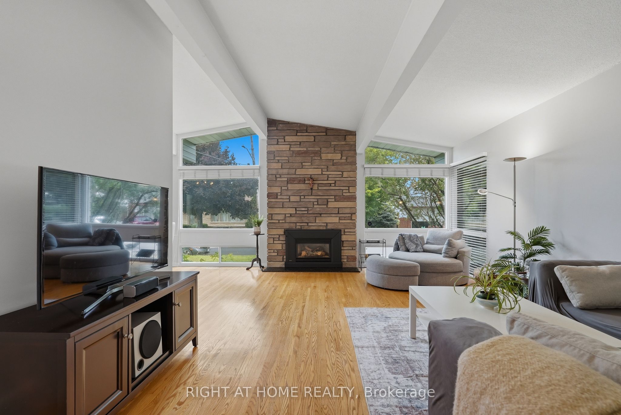 1272 Collins Avenue, Alta Vista and Area, ON K1V 6C8 photo 4