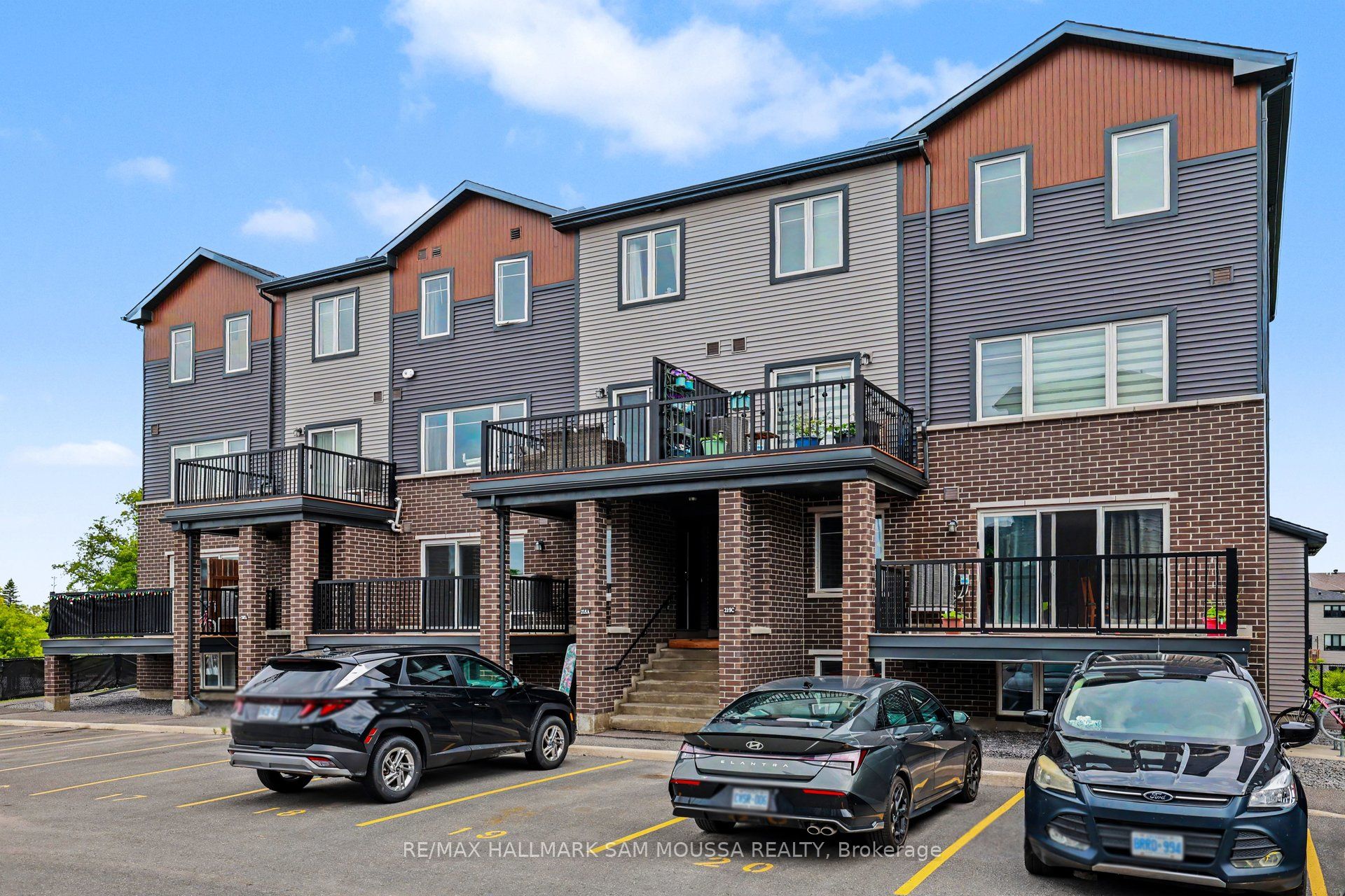 215 Eldorado Private A, Kanata, ON K2K 0N9 photo 3