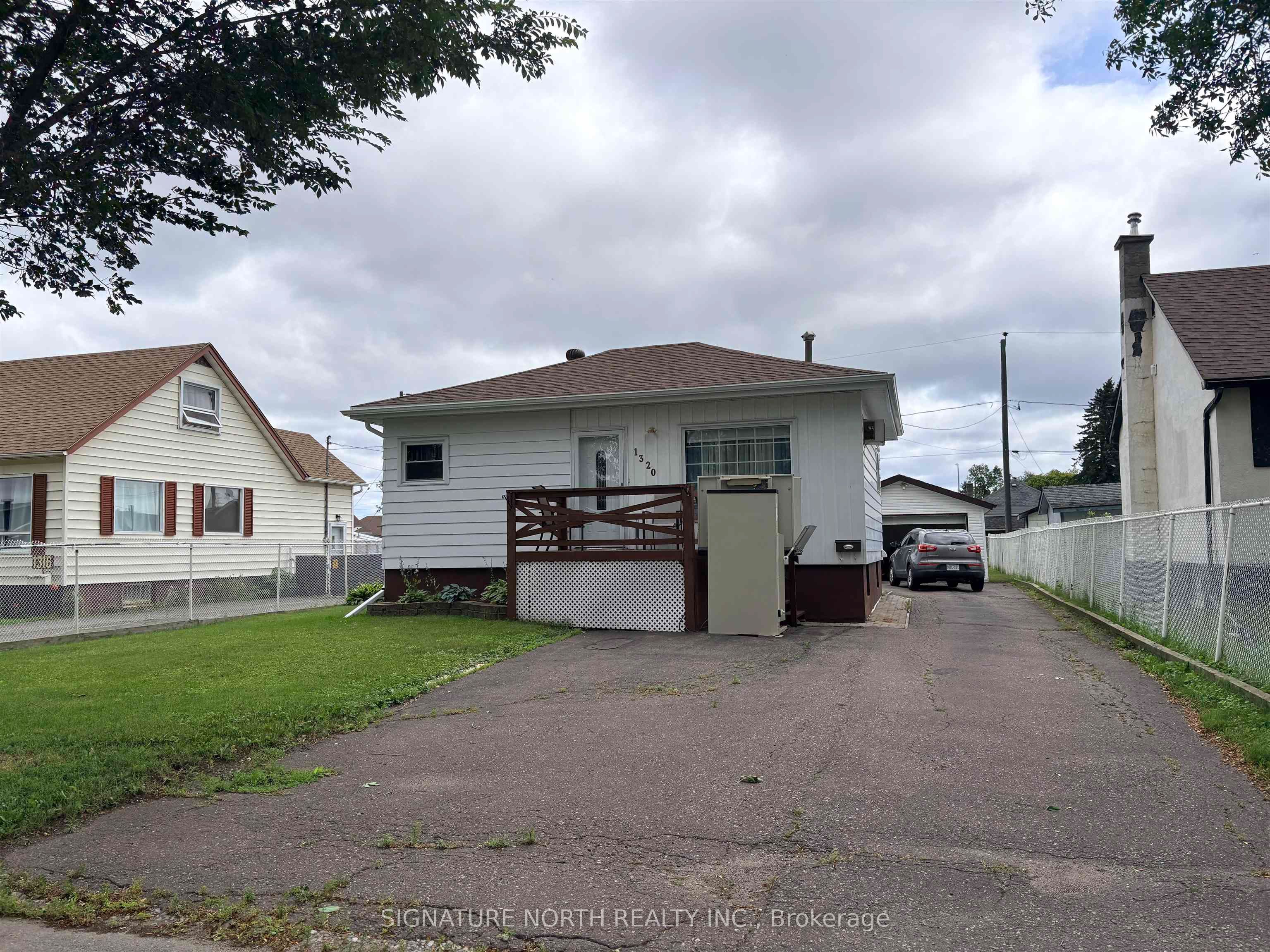 1320 Wallbridge Avenue, Thunder Bay, ON P7E 3K8 photo 2