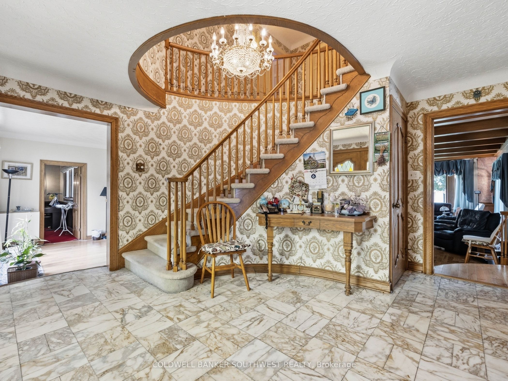 8 Crestwood Place, Sarnia, ON N7S 5M9 photo 3