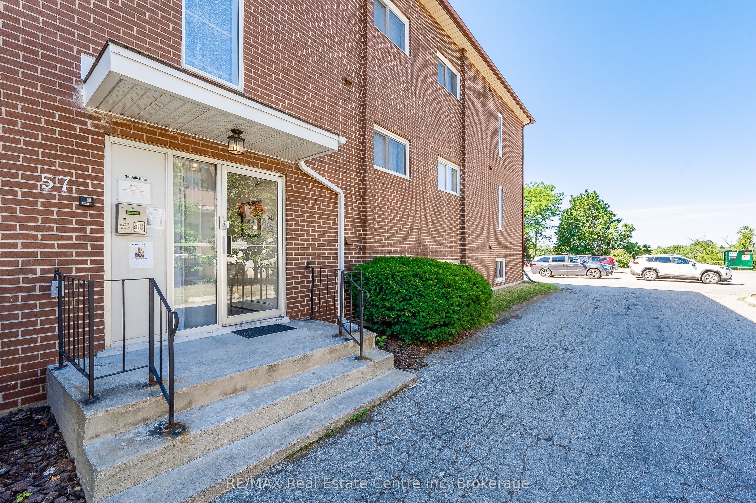 57 Conroy Crescent 102, Guelph, ON N1G 2V5 photo 3