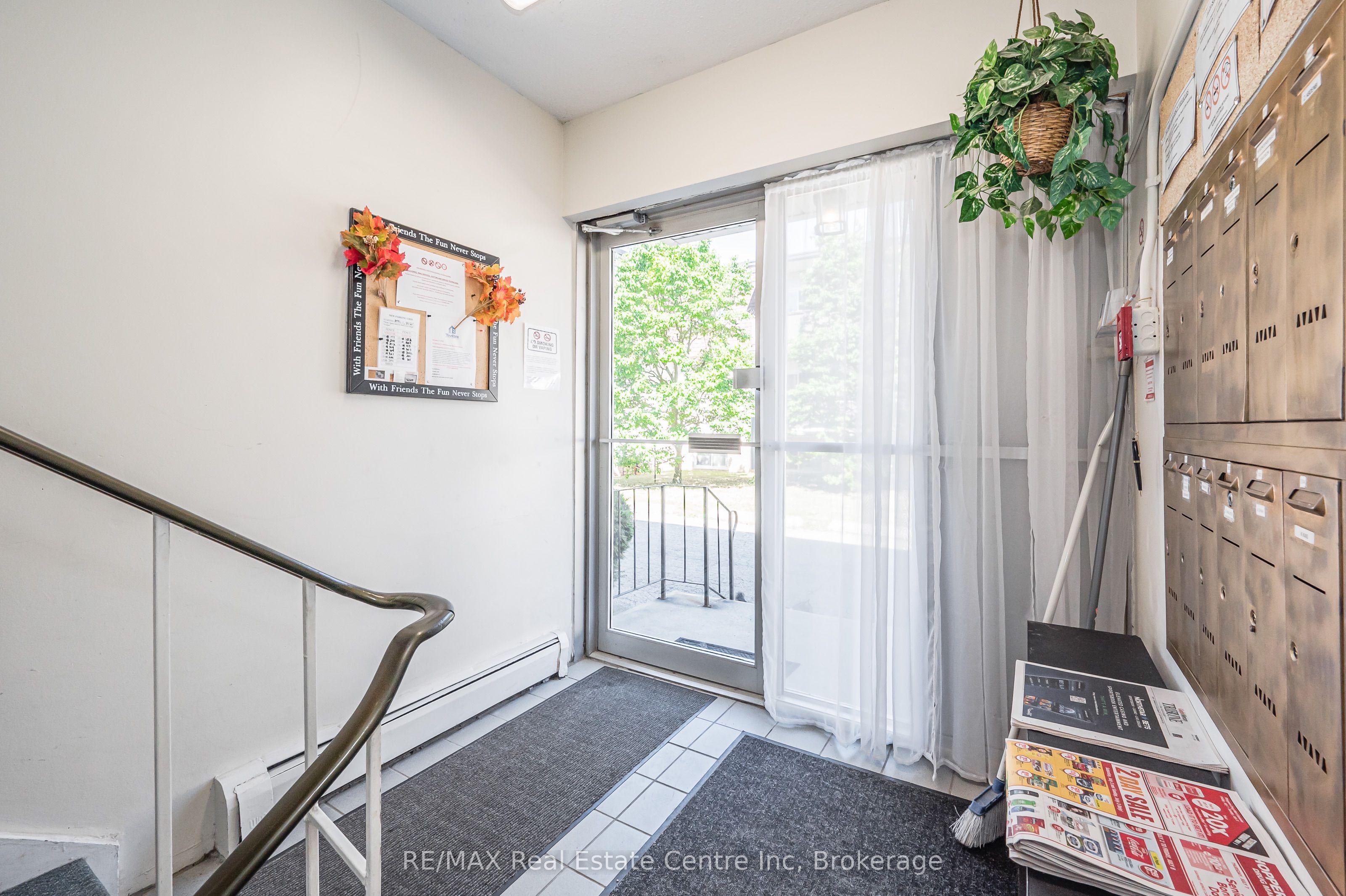 57 Conroy Crescent 102, Guelph, ON N1G 2V5 photo 5