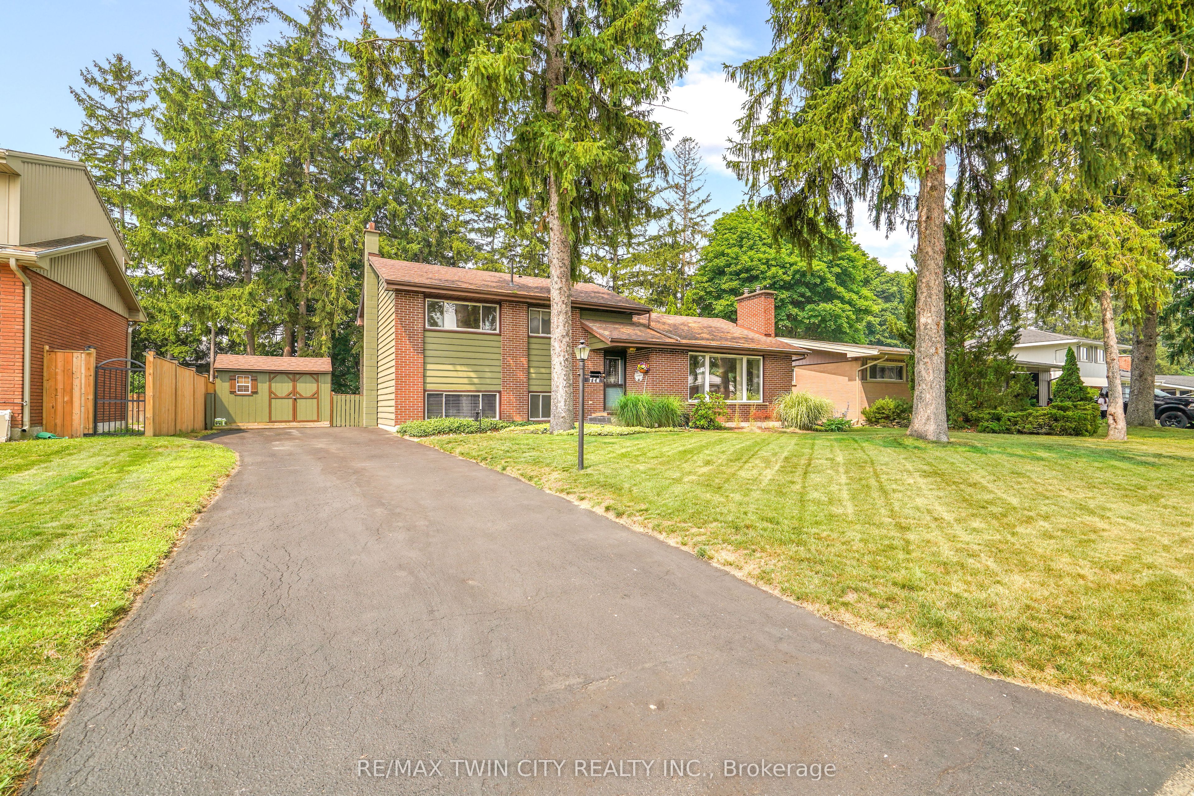 10 Brier Crescent, Brantford, ON N3R 3M6