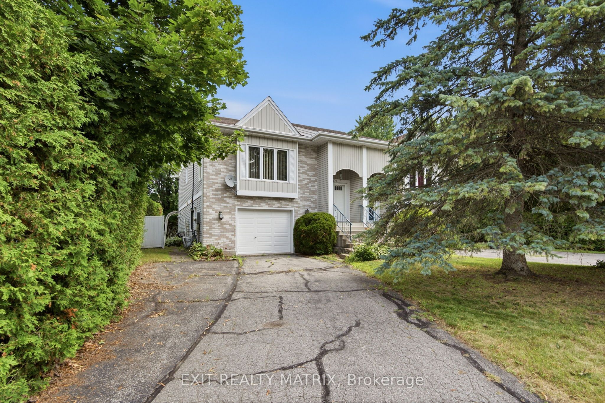 671 Berthiaume Street, Hawkesbury, ON K6A 3M1 photo 2