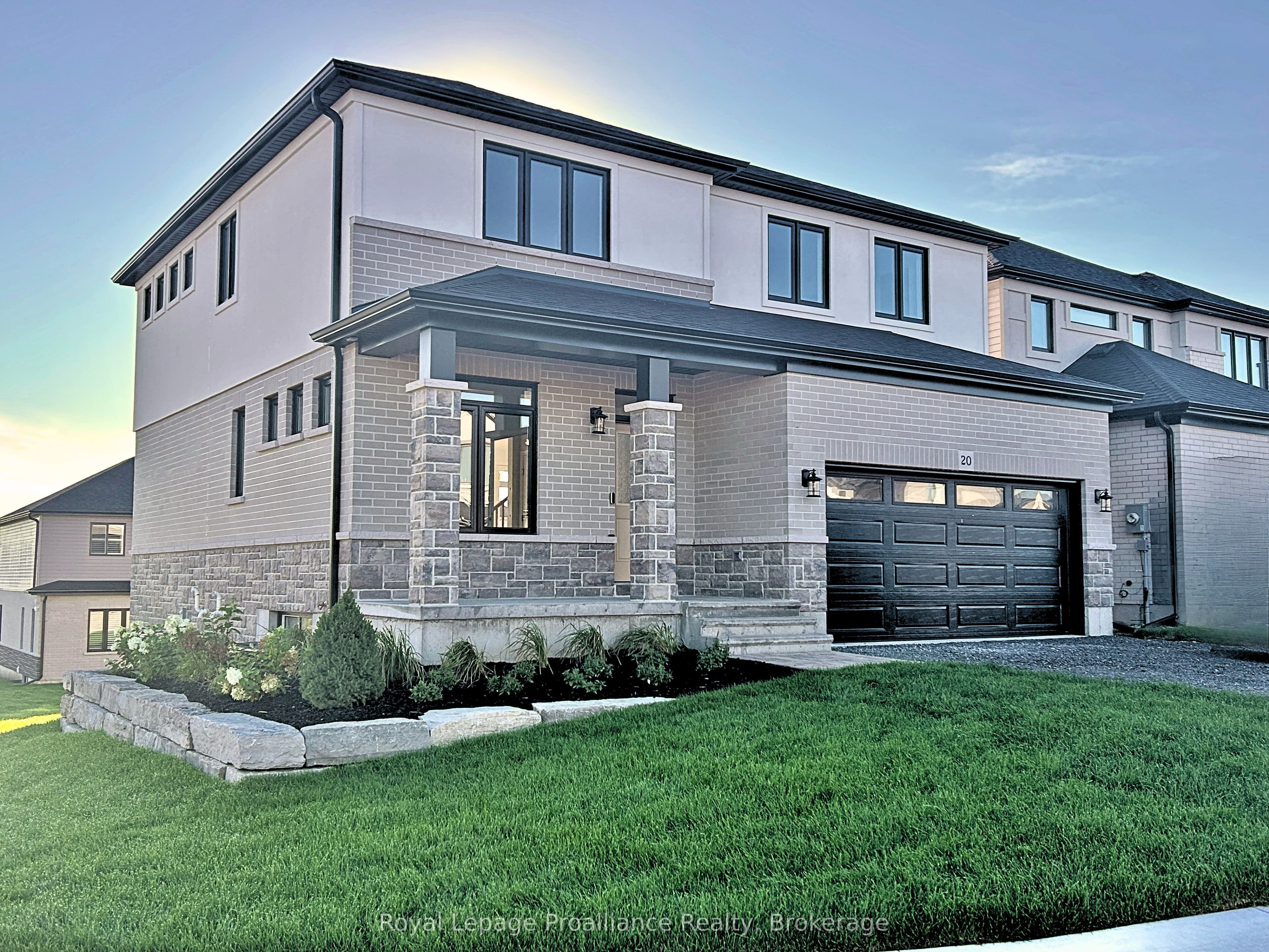 20 Peace River Street, Belleville, ON K8N 0V4 photo 2