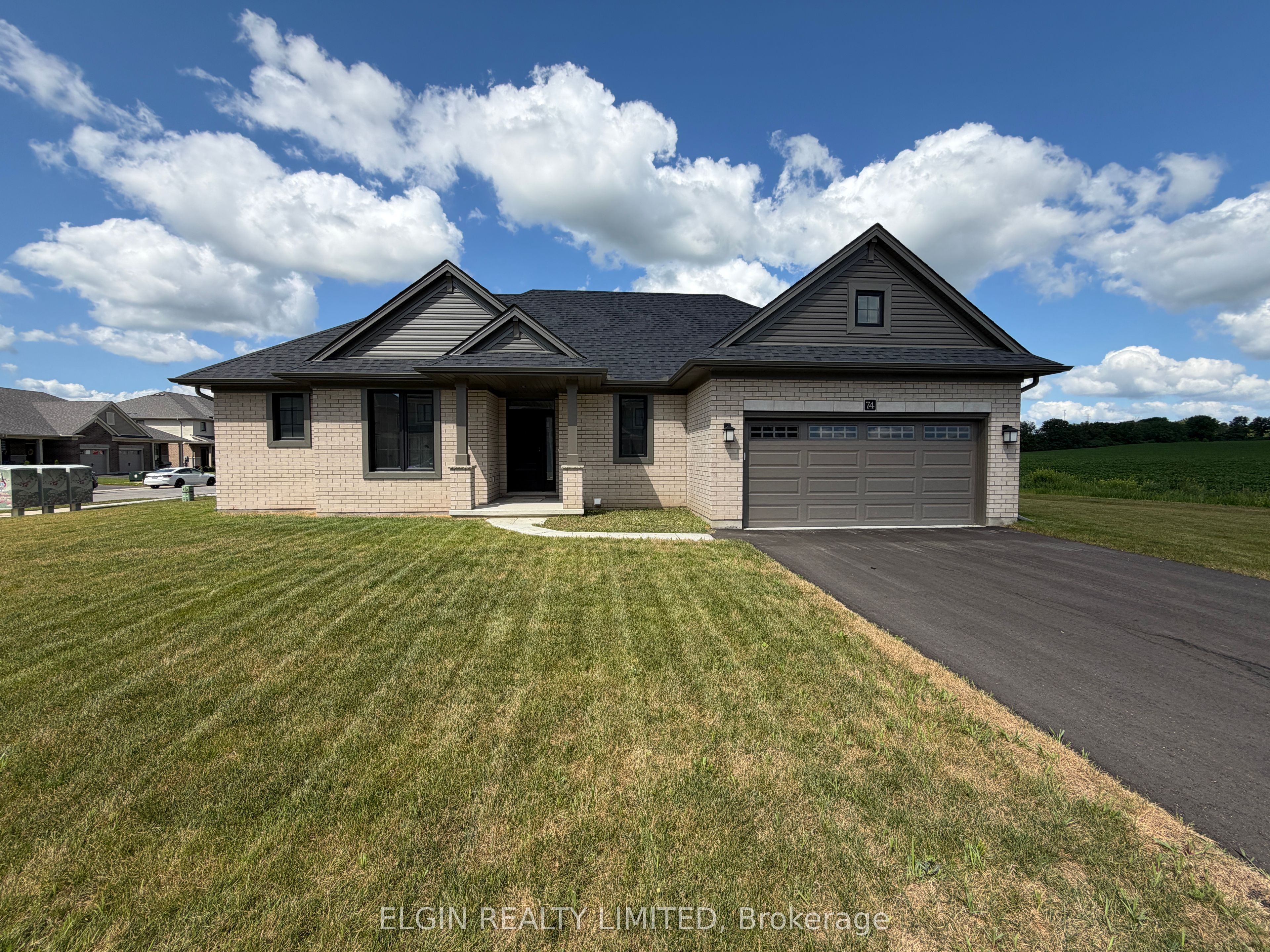 74 Braun Avenue, Tillsonburg, ON N4G 0K4 photo 2