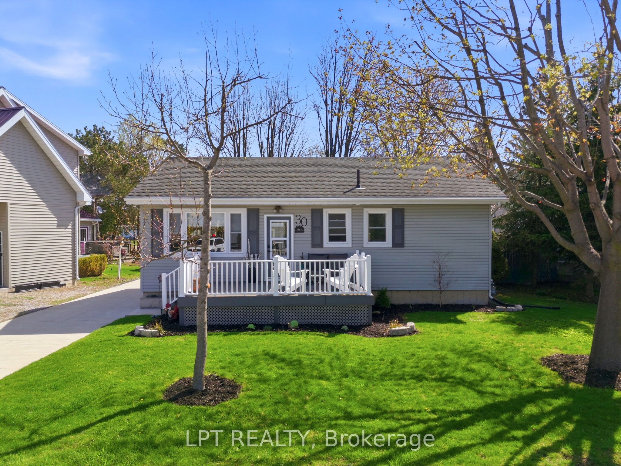 30 Sauble River Road, Lambton Shores, ON N0M 1T0 photo 2