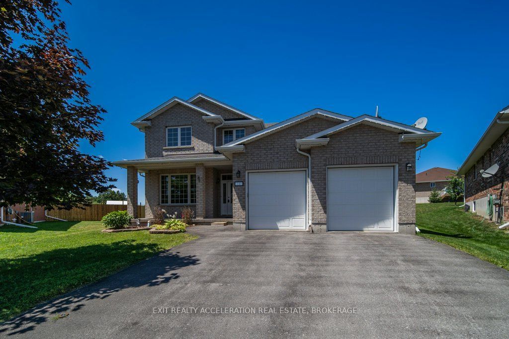 14 Ashwood Crescent, Greater Napanee, ON K7R 3L1 photo 2
