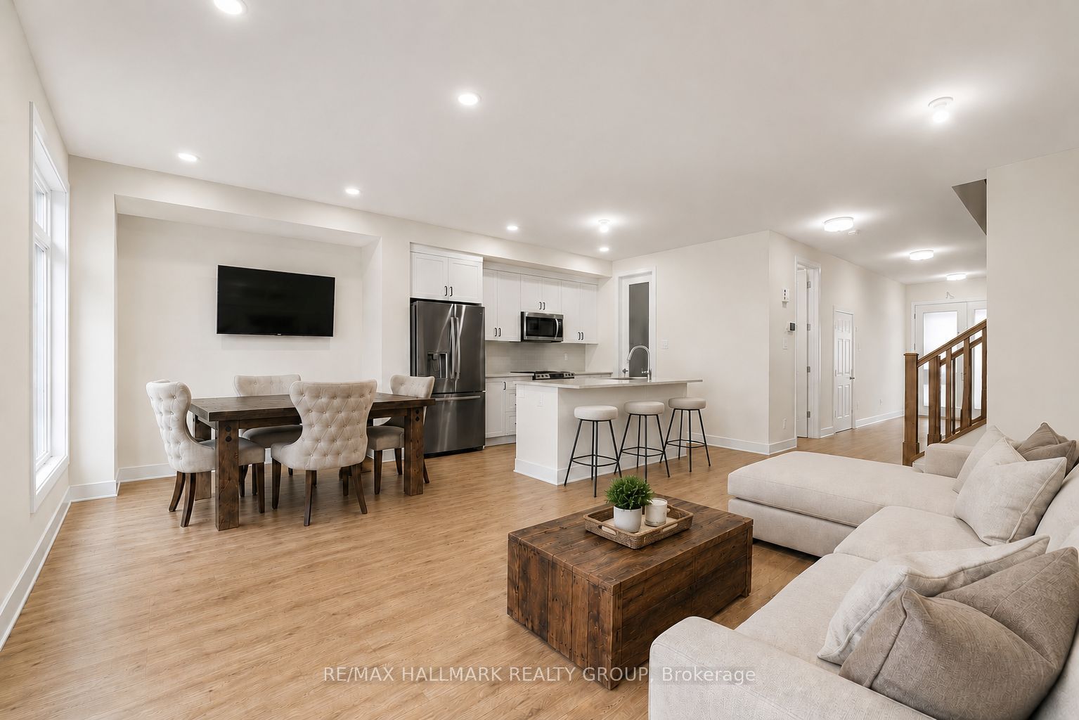 572 Roundhouse Crescent, Stittsville - Munster - Richmond, ON K2S 1K4 photo 4