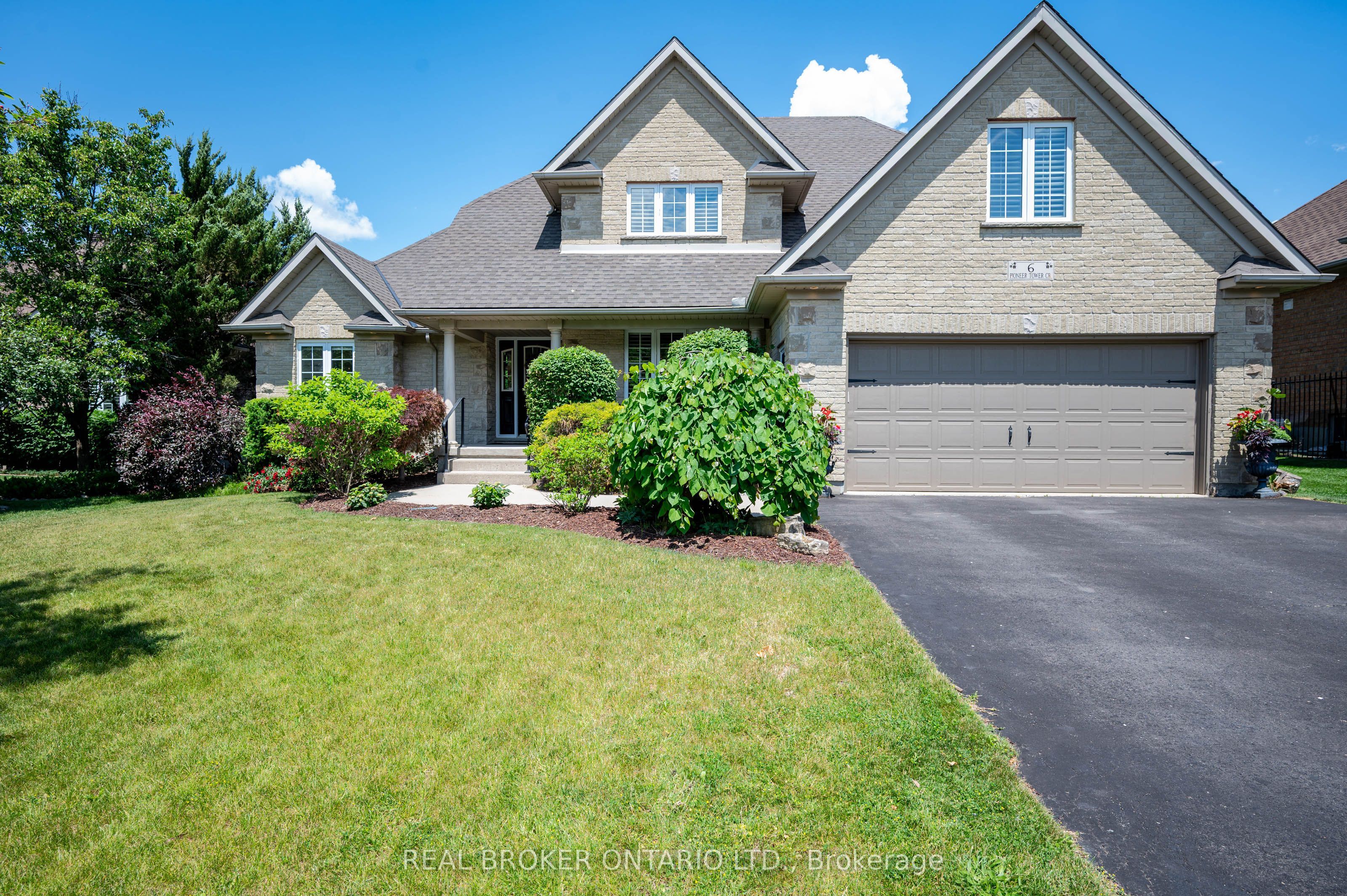 6 Pioneer Tower Crescent, Kitchener, ON N2P 2L2 photo 2