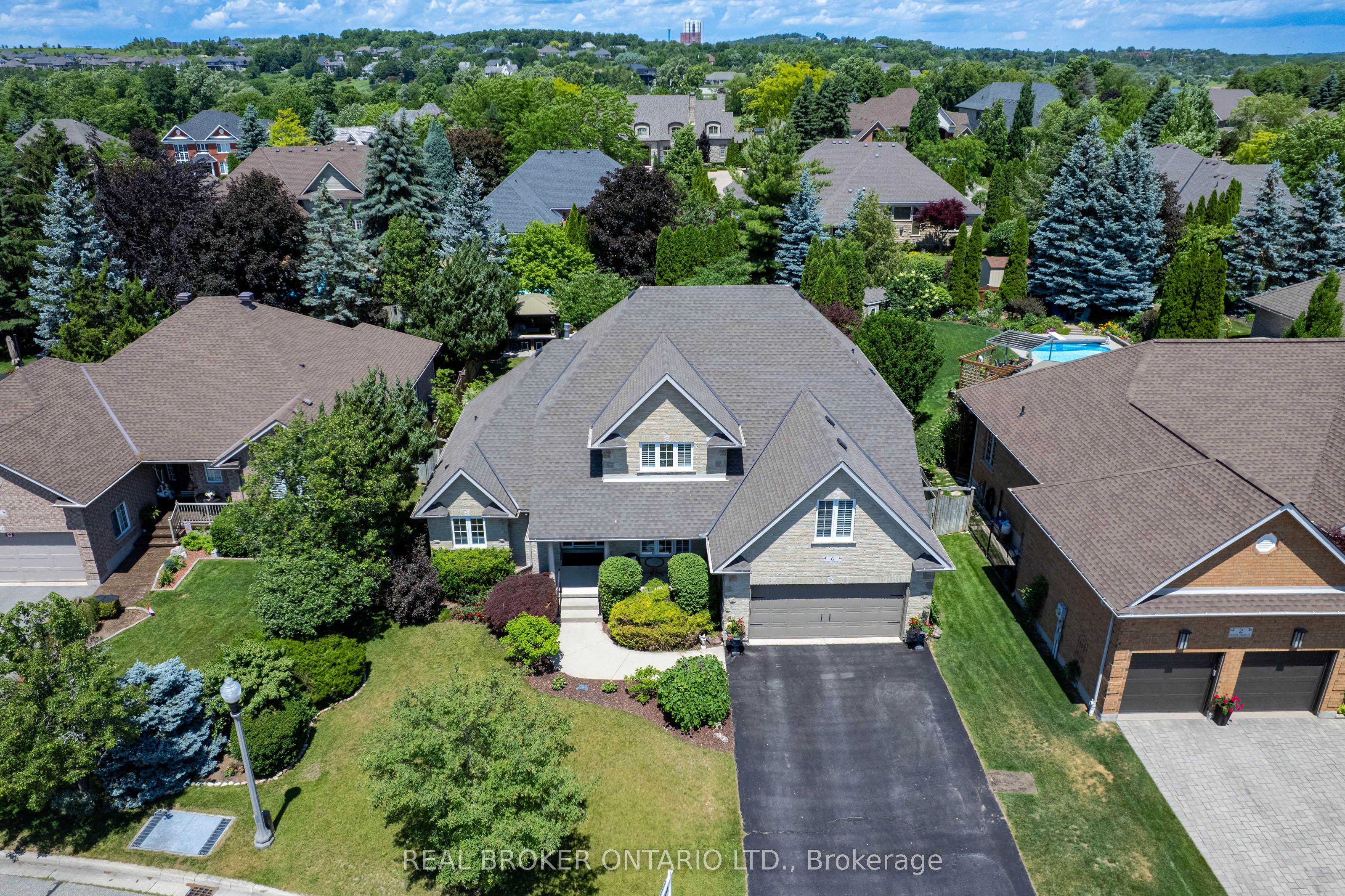 6 Pioneer Tower Crescent, Kitchener, ON N2P 2L2 photo 4