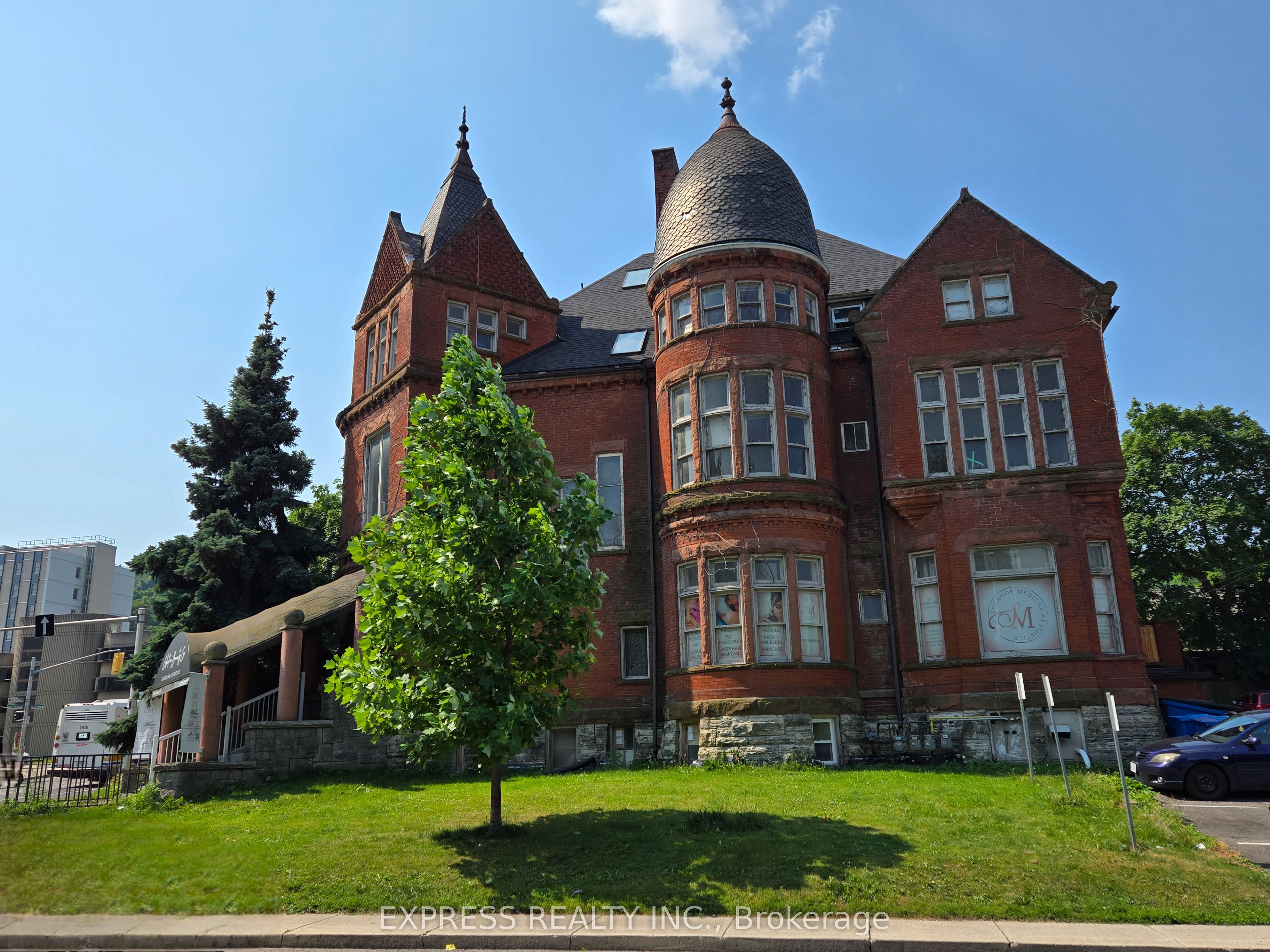 252 James Street S 301, Hamilton, ON L8P 3B5