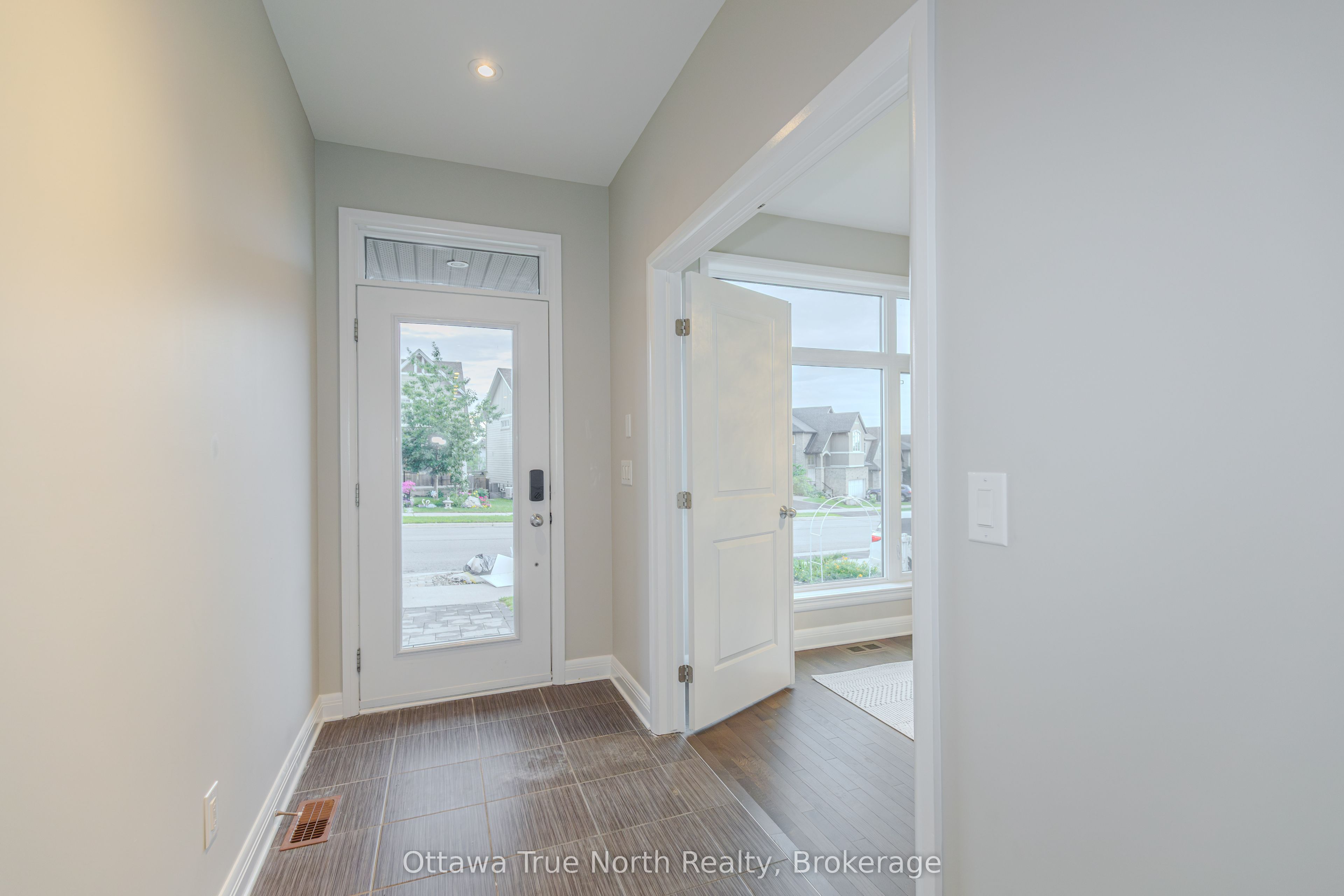 373 Huntsville Drive, Kanata, ON K2T 0H5 photo 4