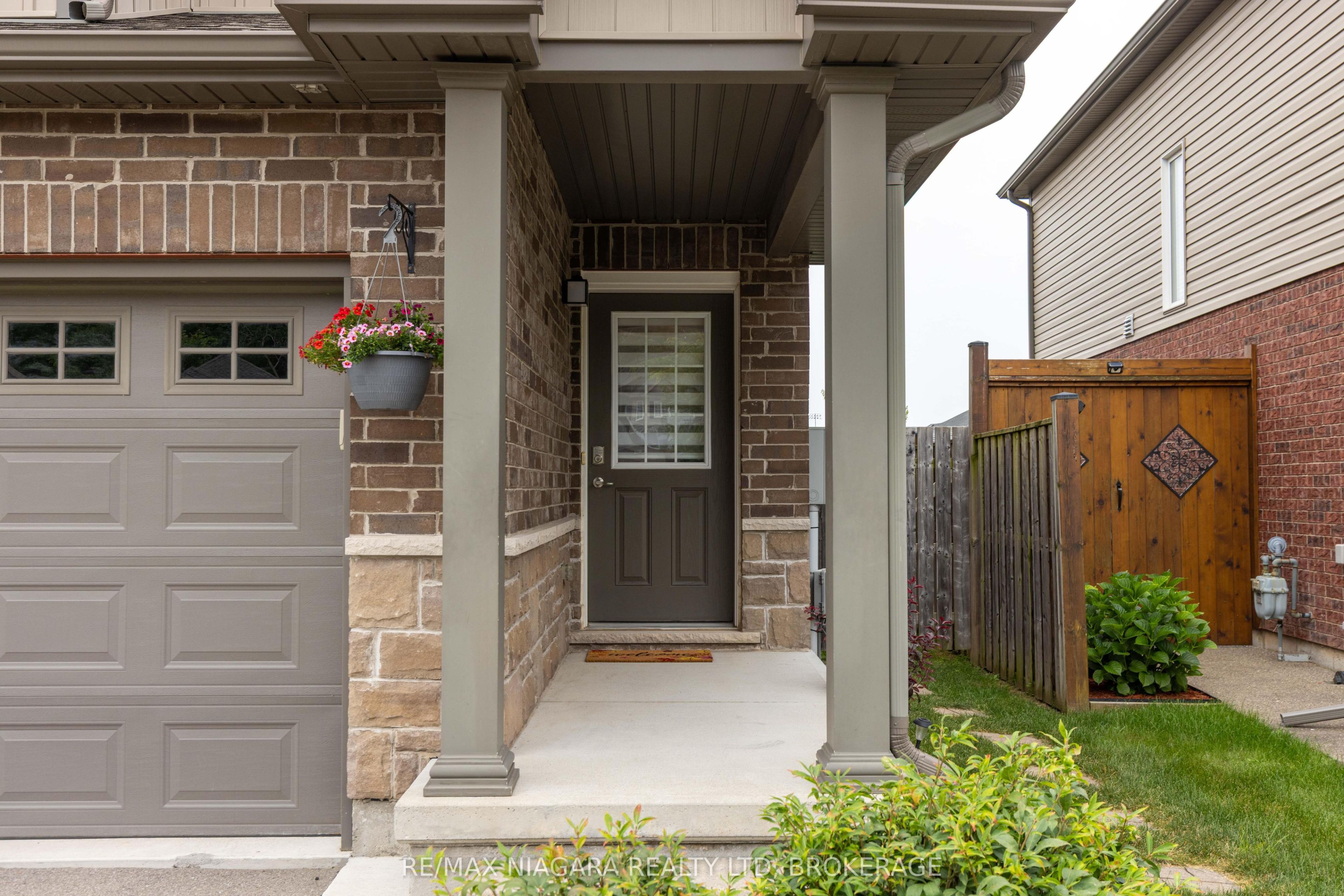 8844 Silverstar Court, Niagara Falls, ON L2H 0B8 photo 2