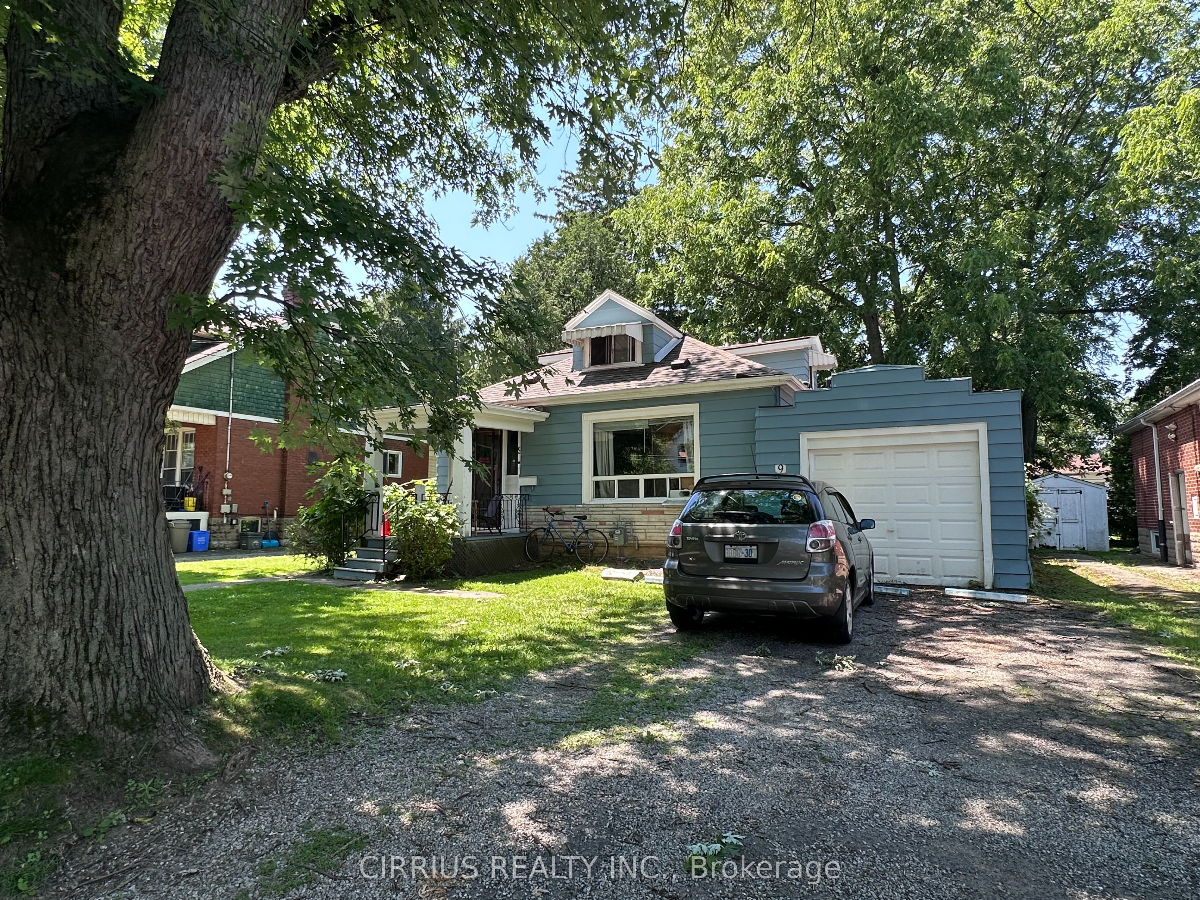 9 Norfolk Street N, Hamilton, ON L8S 3J9