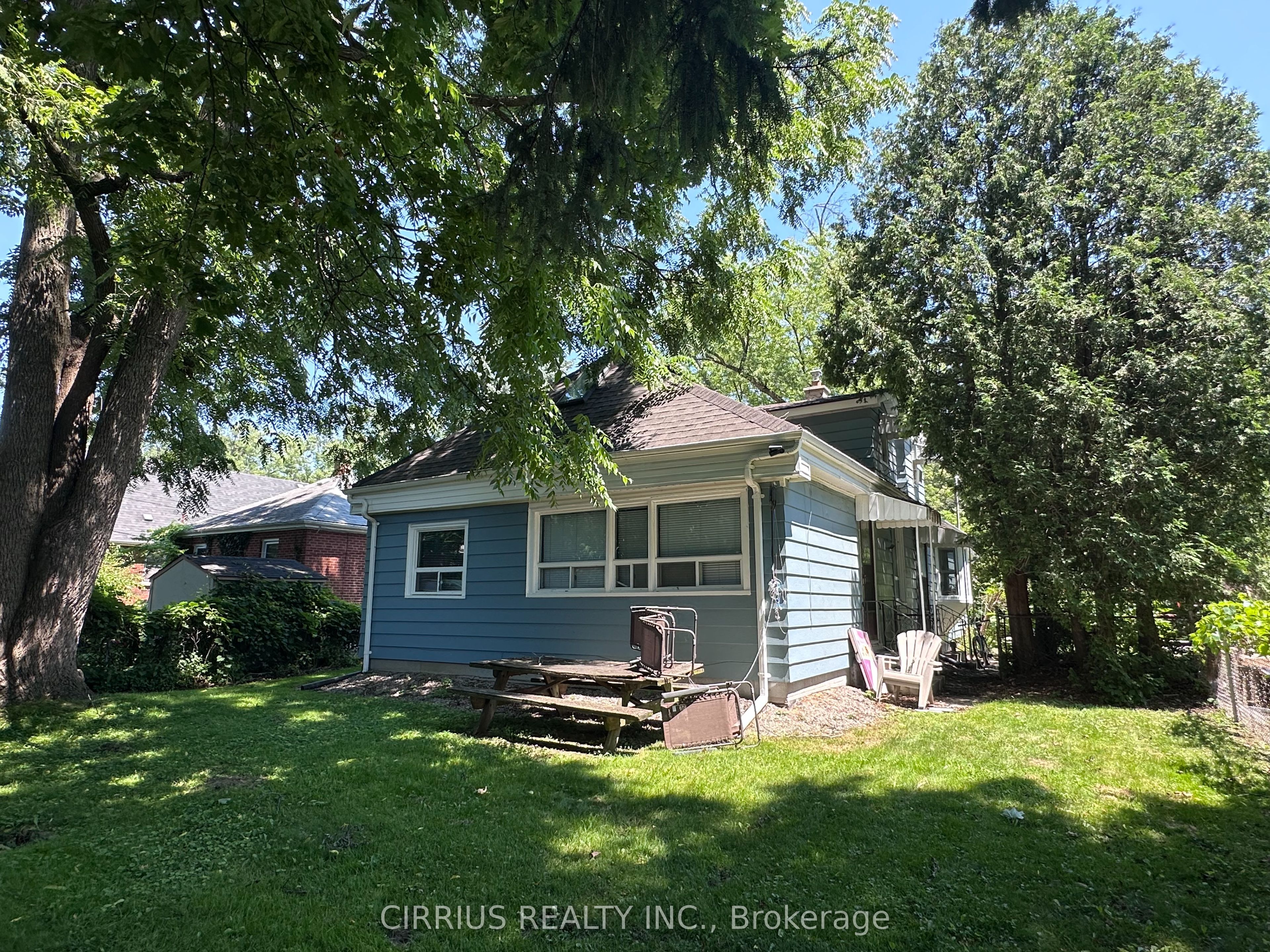 9 Norfolk Street N, Hamilton, ON L8S 3J9 photo 2