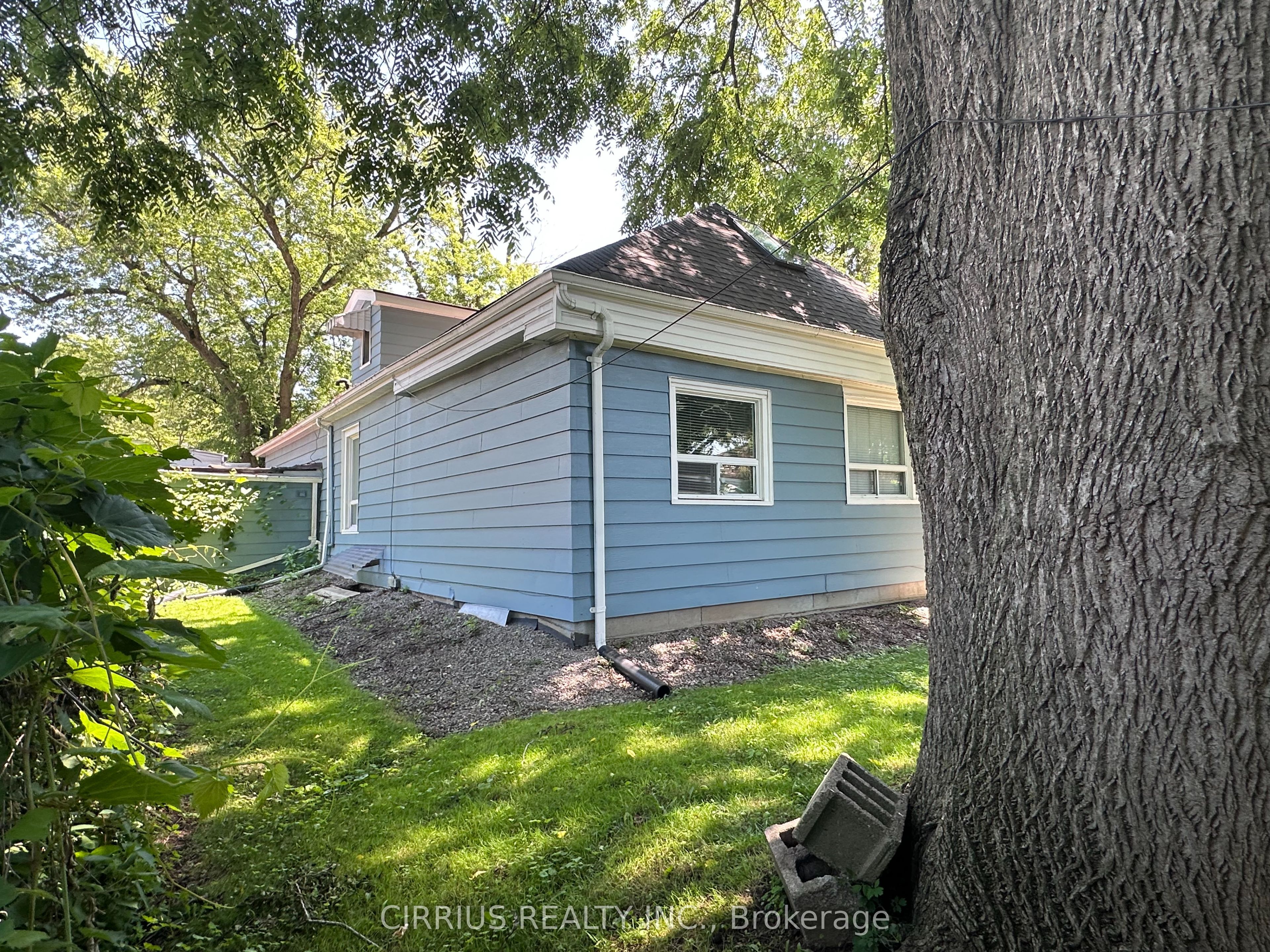 9 Norfolk Street N, Hamilton, ON L8S 3J9 photo 3