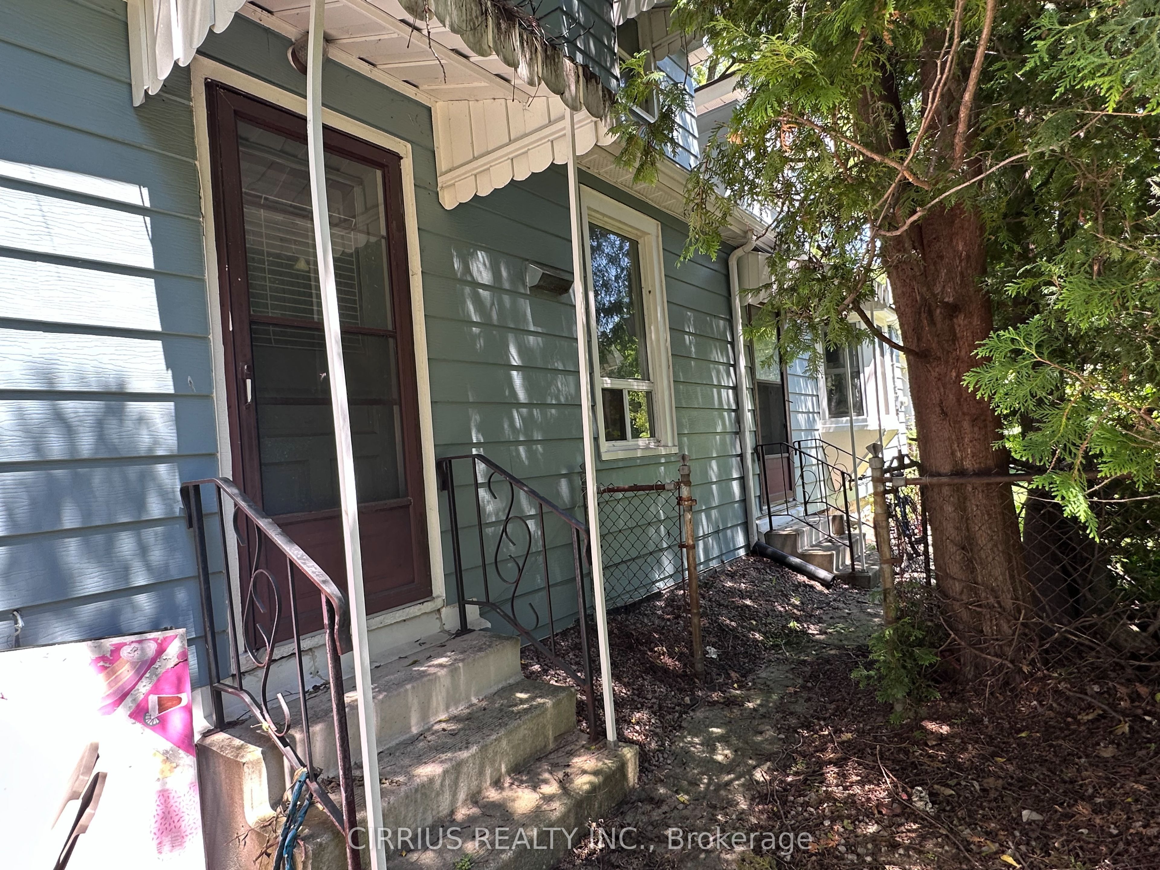 9 Norfolk Street N, Hamilton, ON L8S 3J9 photo 4