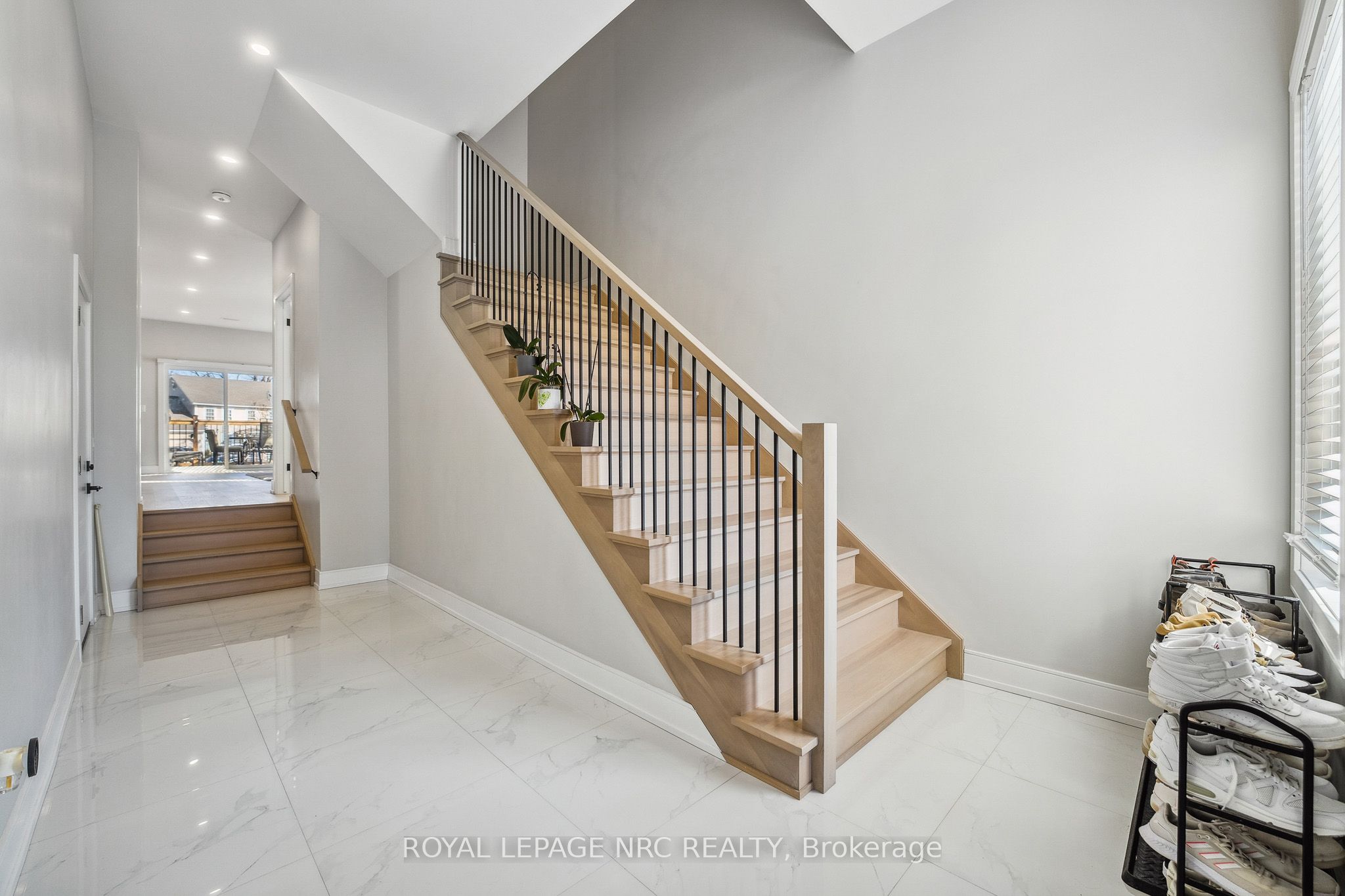 668 Quaker Road, Welland, ON L3C 3H2 photo 3