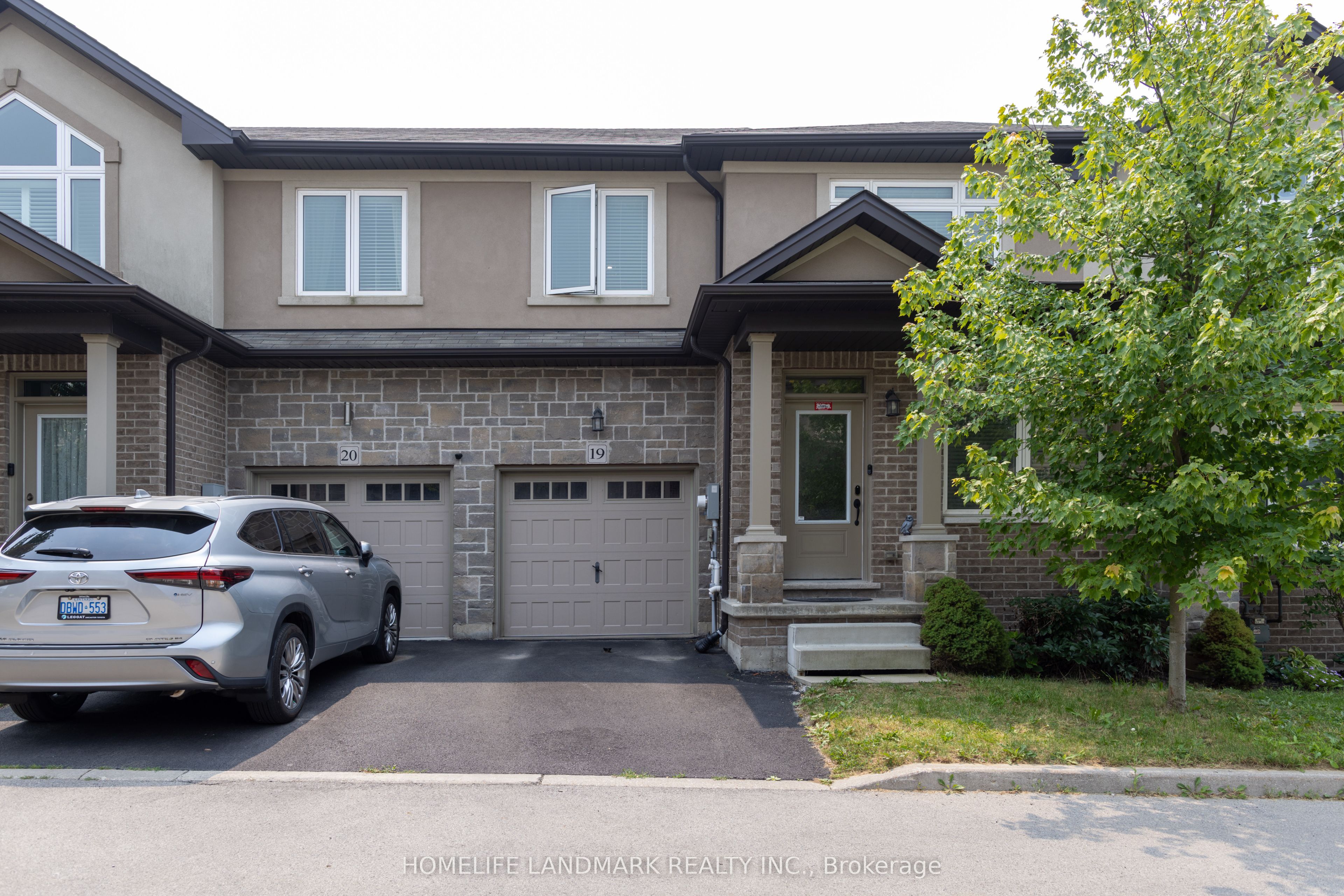 421 Kitty Murray Lane 19, Hamilton, ON L9G 3K9