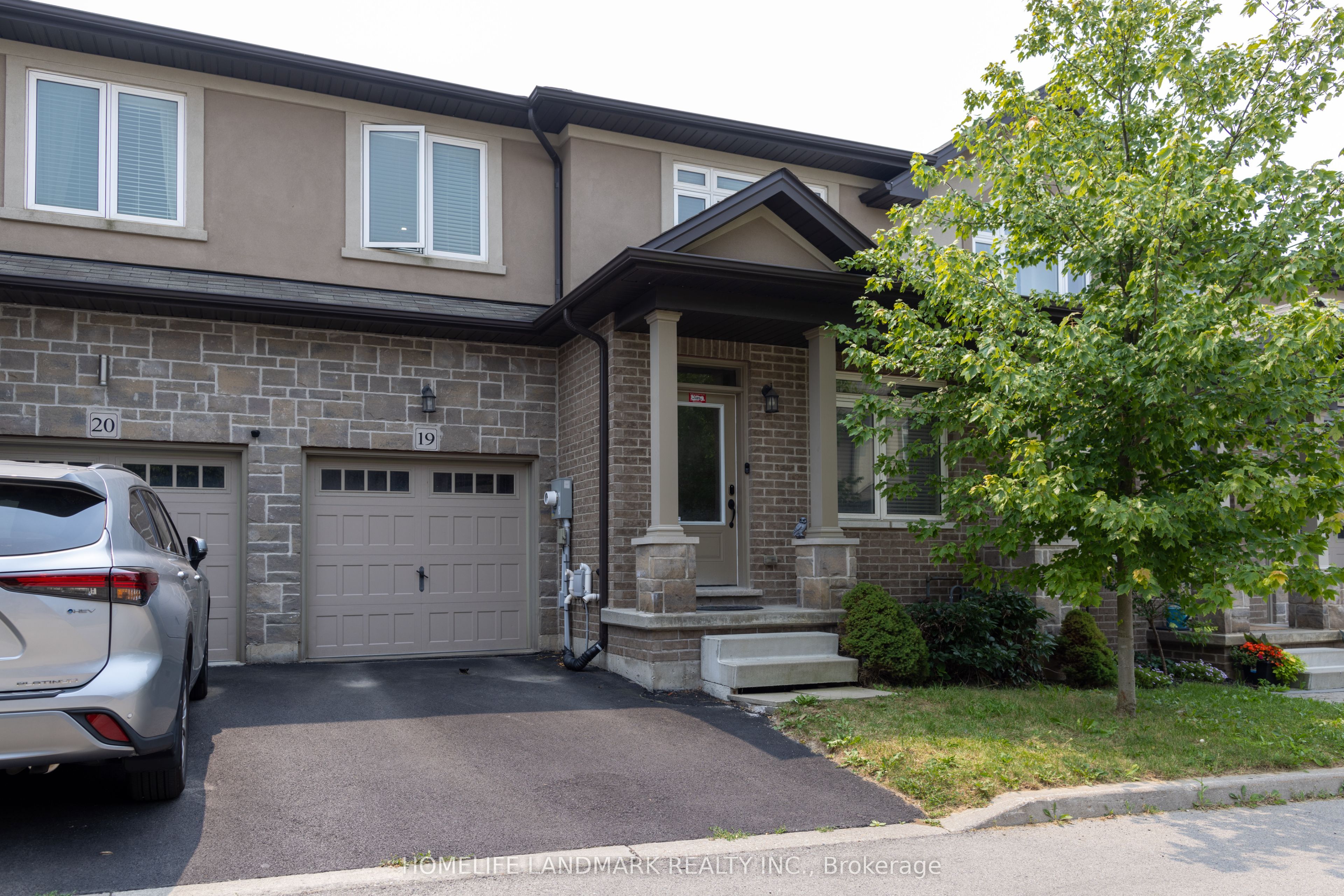 421 Kitty Murray Lane 19, Hamilton, ON L9G 3K9 photo 2