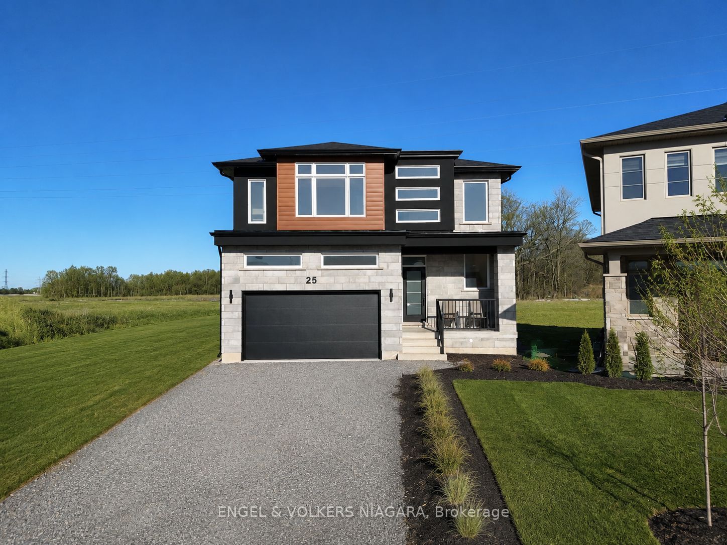 25 Elvira Way, Thorold, ON L2V 0M7 photo 2