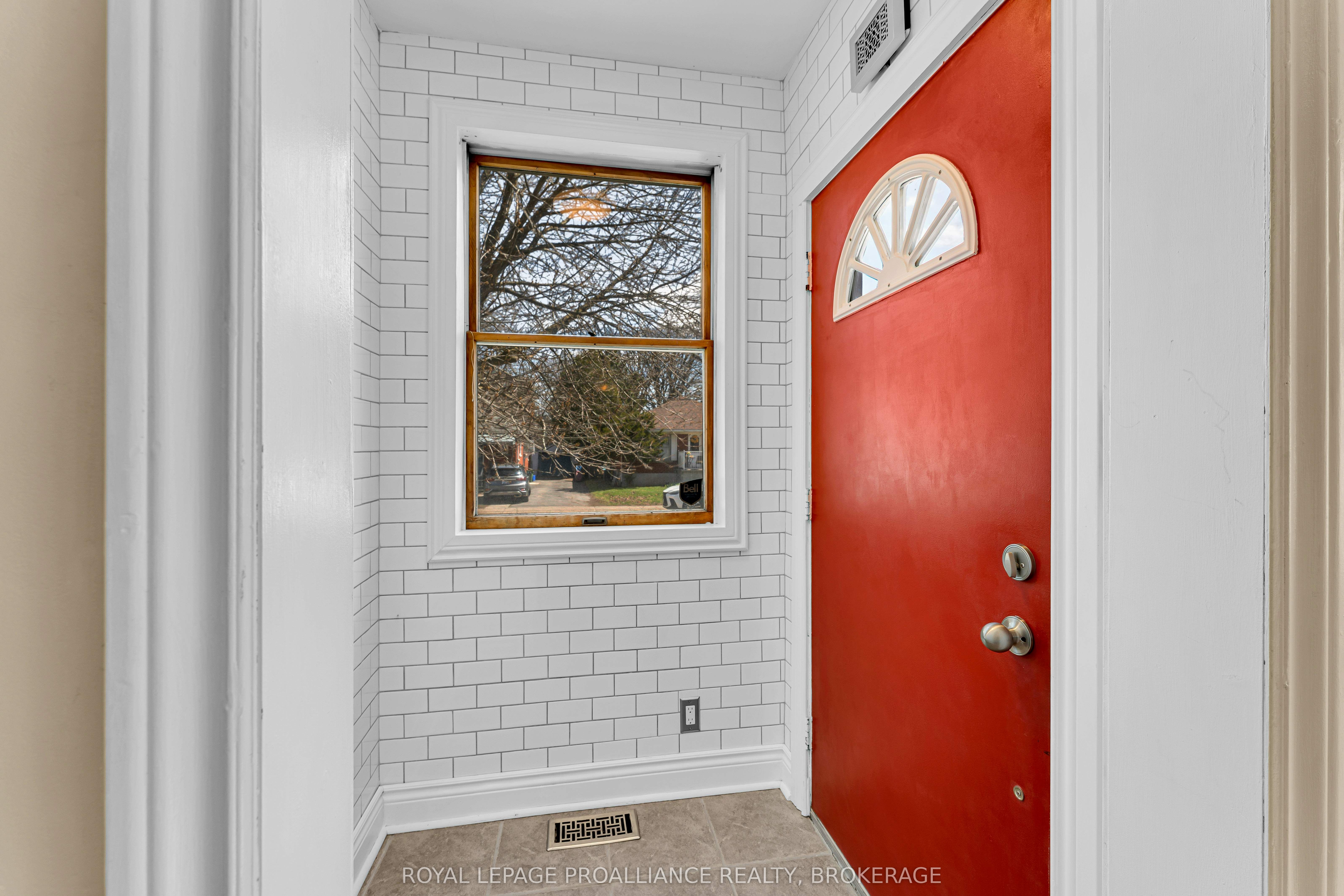 524 College Street, Kingston, ON K7L 4M9 photo 4