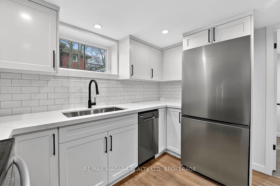 3548 Bond Street Lower, Niagara Falls, ON L2G 6H8 photo 2
