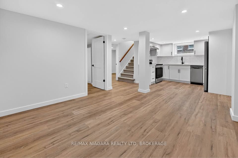 3548 Bond Street Lower, Niagara Falls, ON L2G 6H8 photo 4
