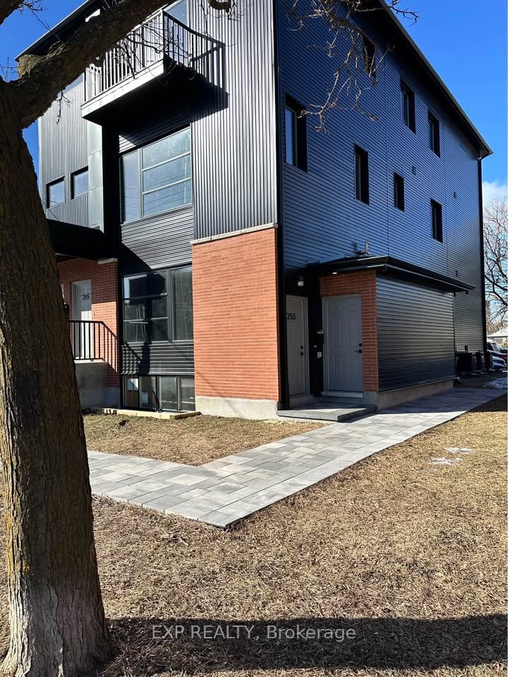 255 Presland Road, Overbrook - Castleheights and Area, ON K1K 2B6 photo 3