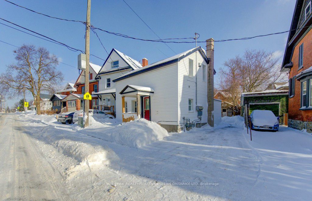 190 Lancaster Street E, Kitchener, ON N2H 1N4 photo 2