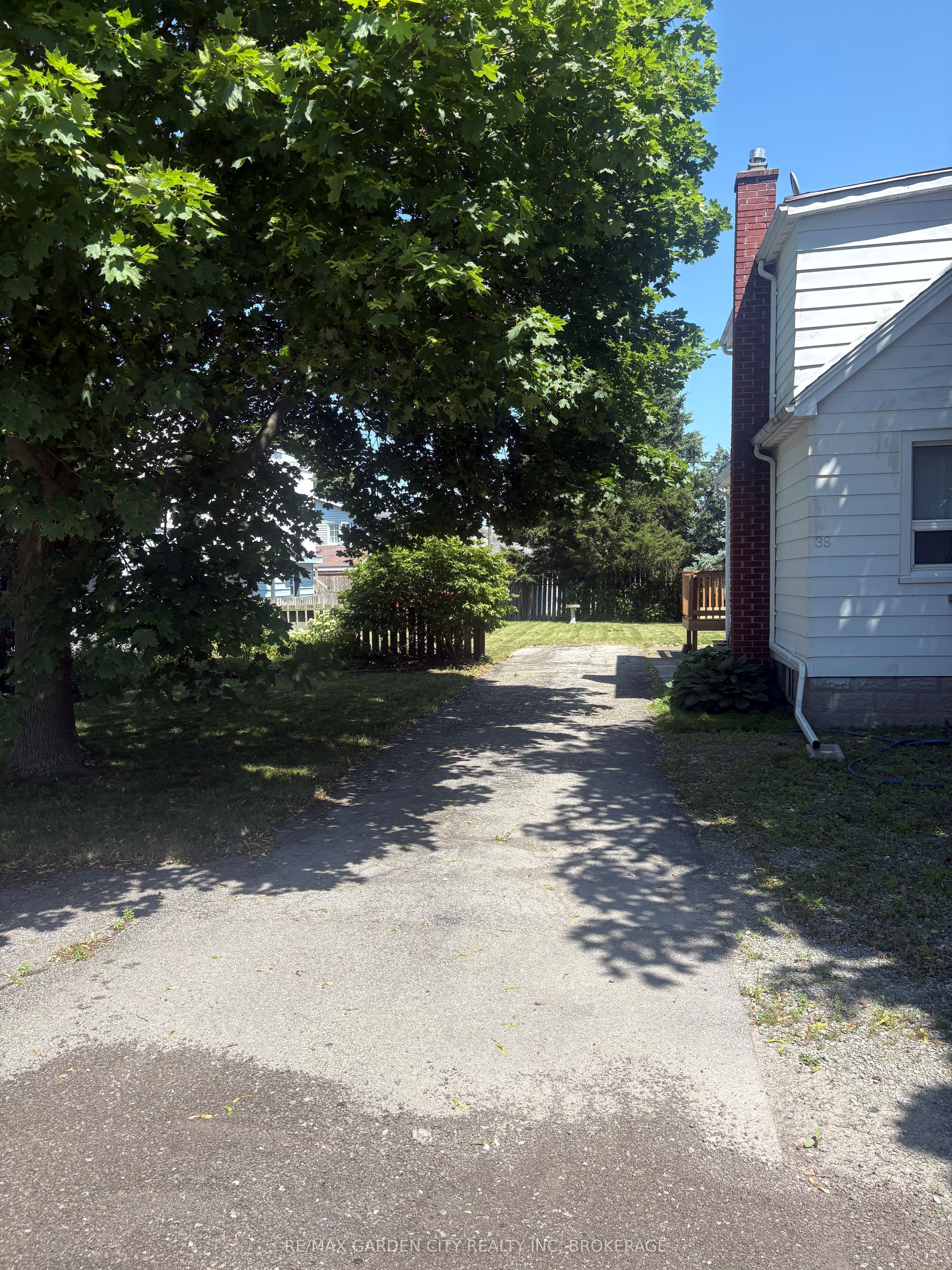 40 Oakwood Street, Port Colborne, ON L3K 5E9