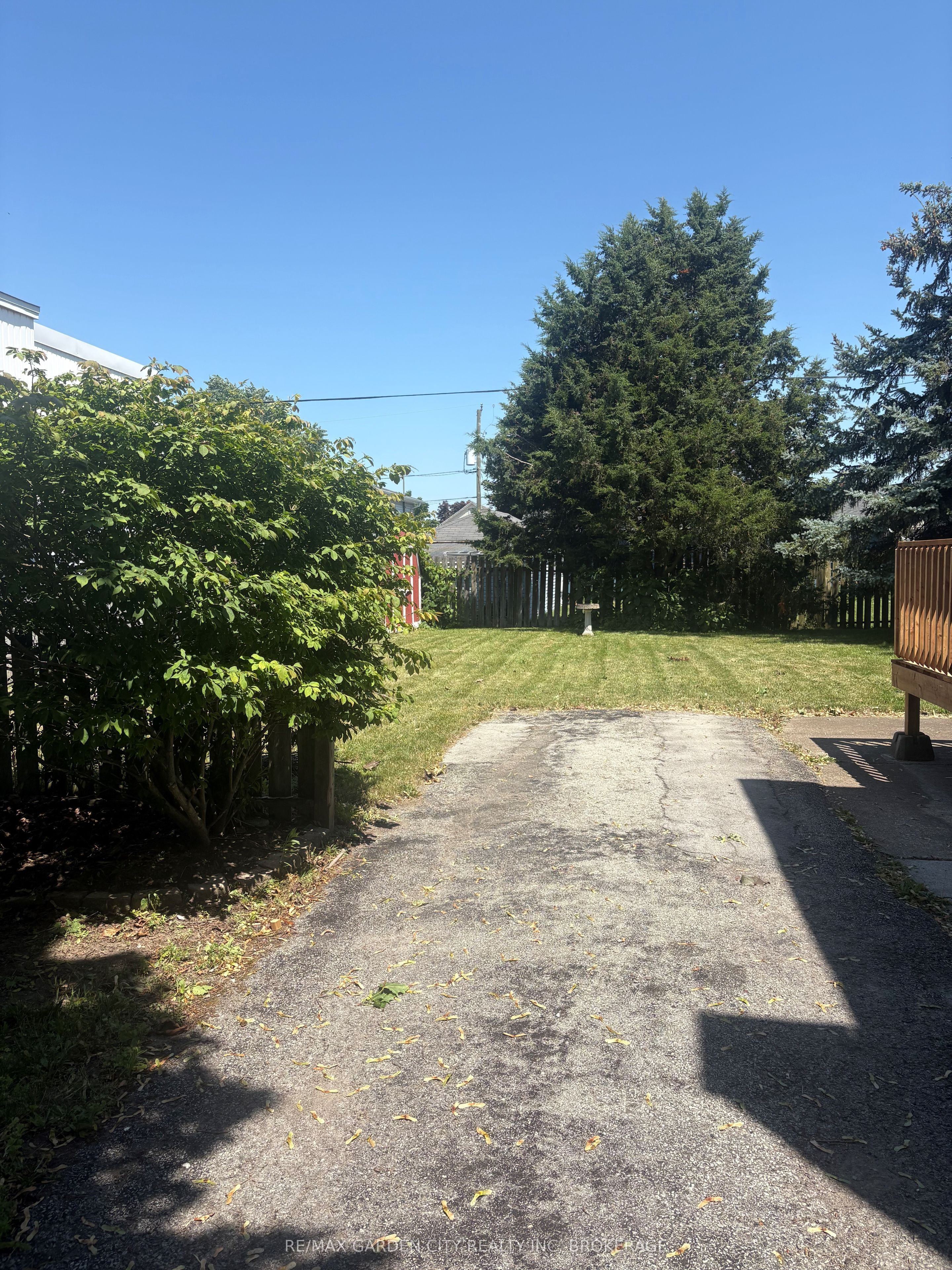 40 Oakwood Street, Port Colborne, ON L3K 5E9 photo 2