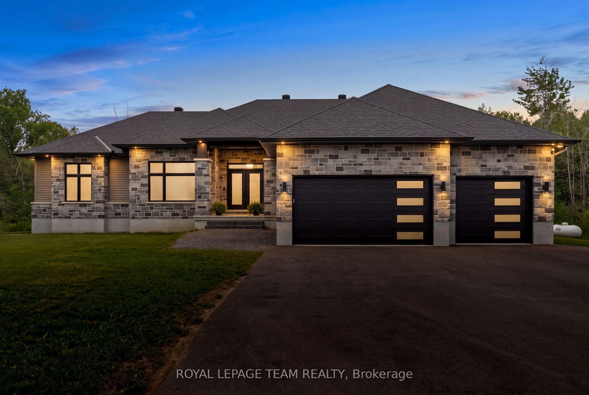 176 Country Meadow Drive, Carp - Huntley Ward, ON K0A 1L0