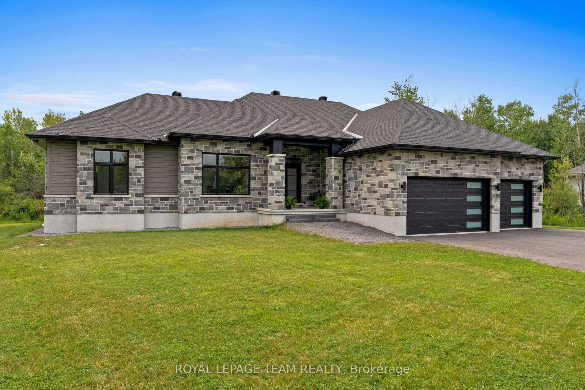 176 Country Meadow Drive, Carp - Huntley Ward, ON K0A 1L0 photo 2