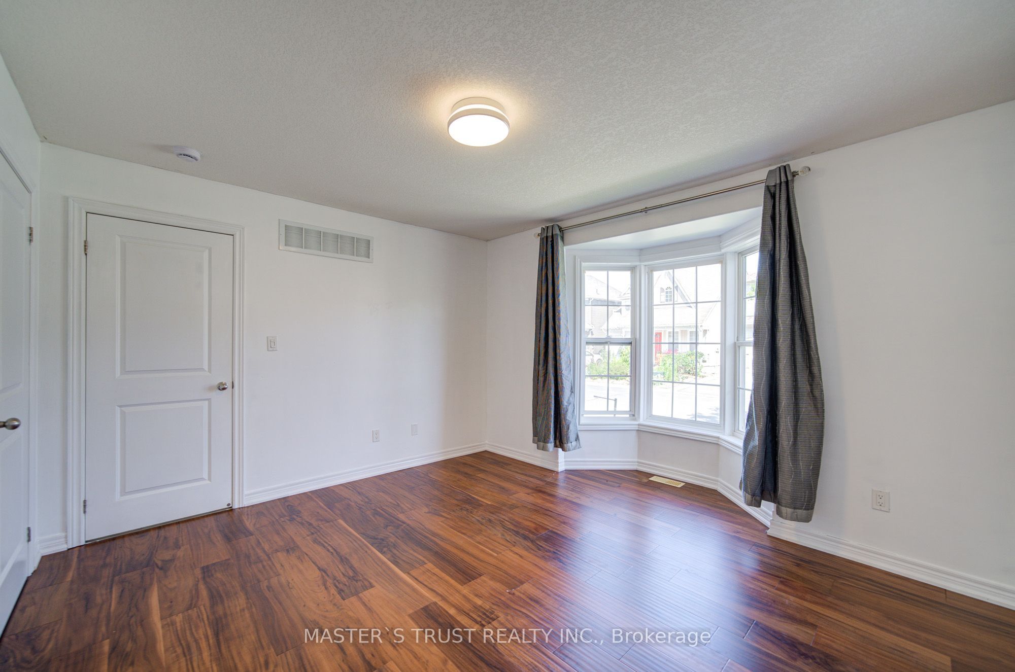 569 Grange Way, Peterborough, ON N1E 7C9 photo 4